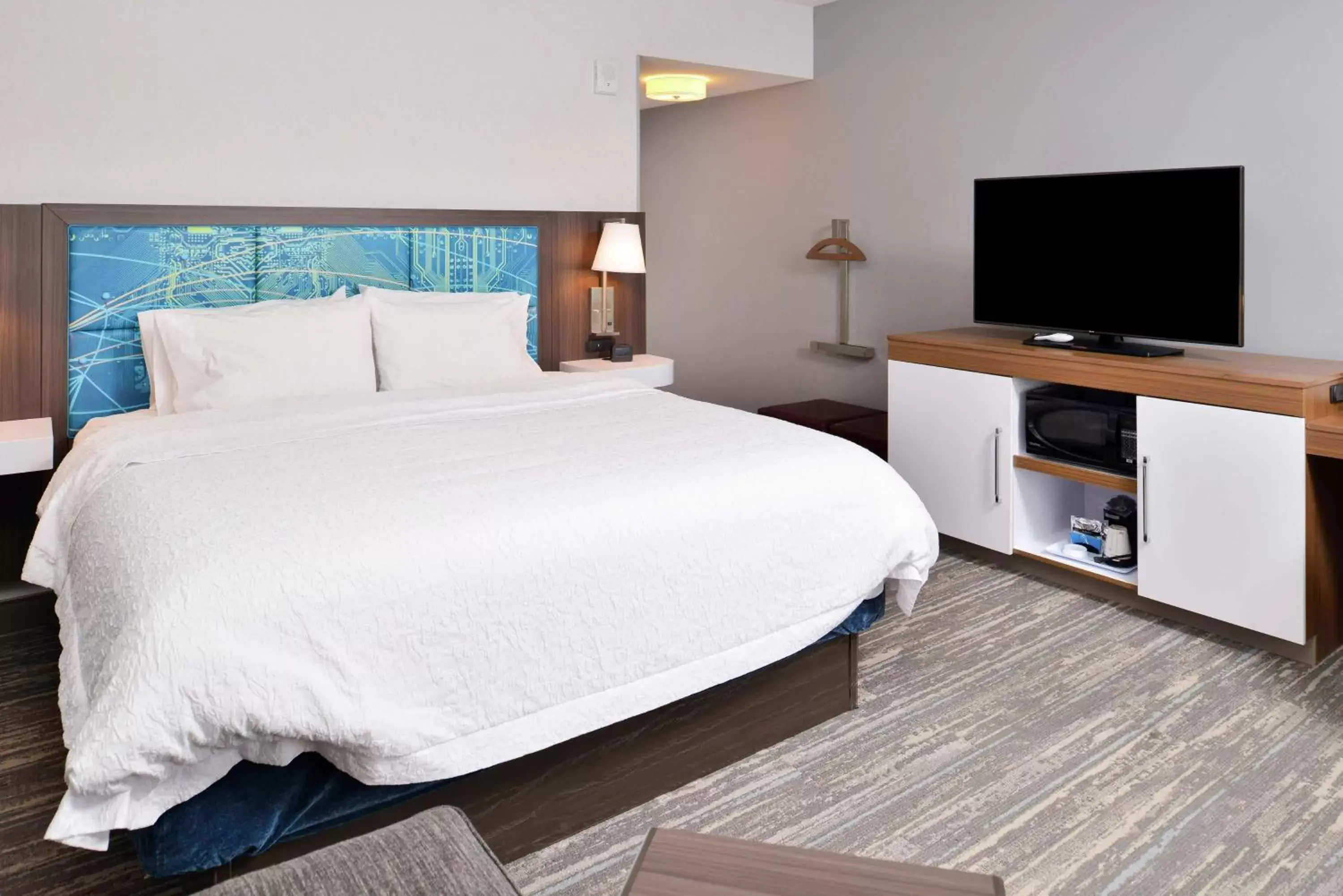 Bedroom, Bed in Hampton Inn & Suites Saint Paul Oakdale Woodbury