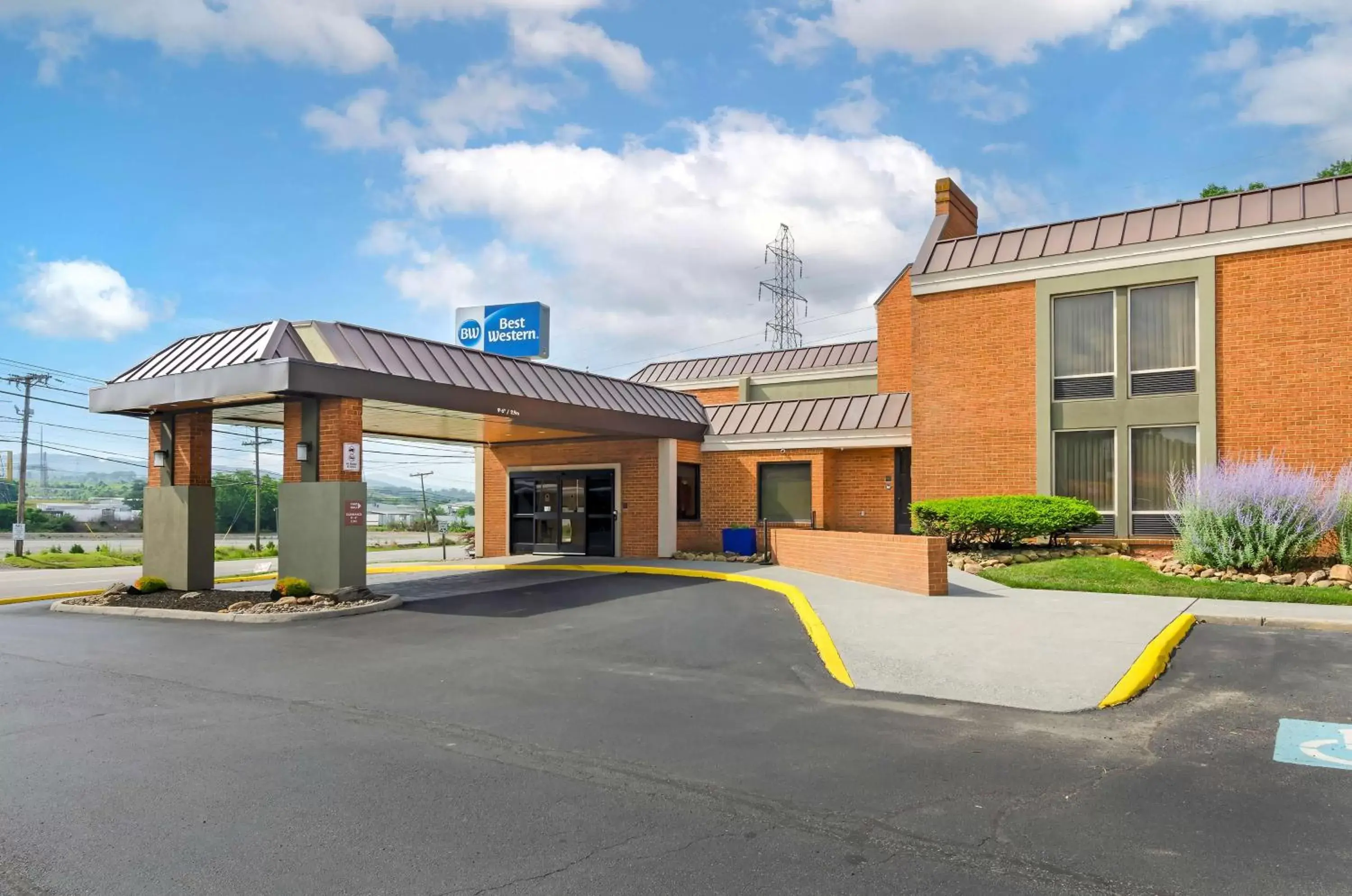 Property building in Best Western North Roanoke Property building in Best Western North Roanoke