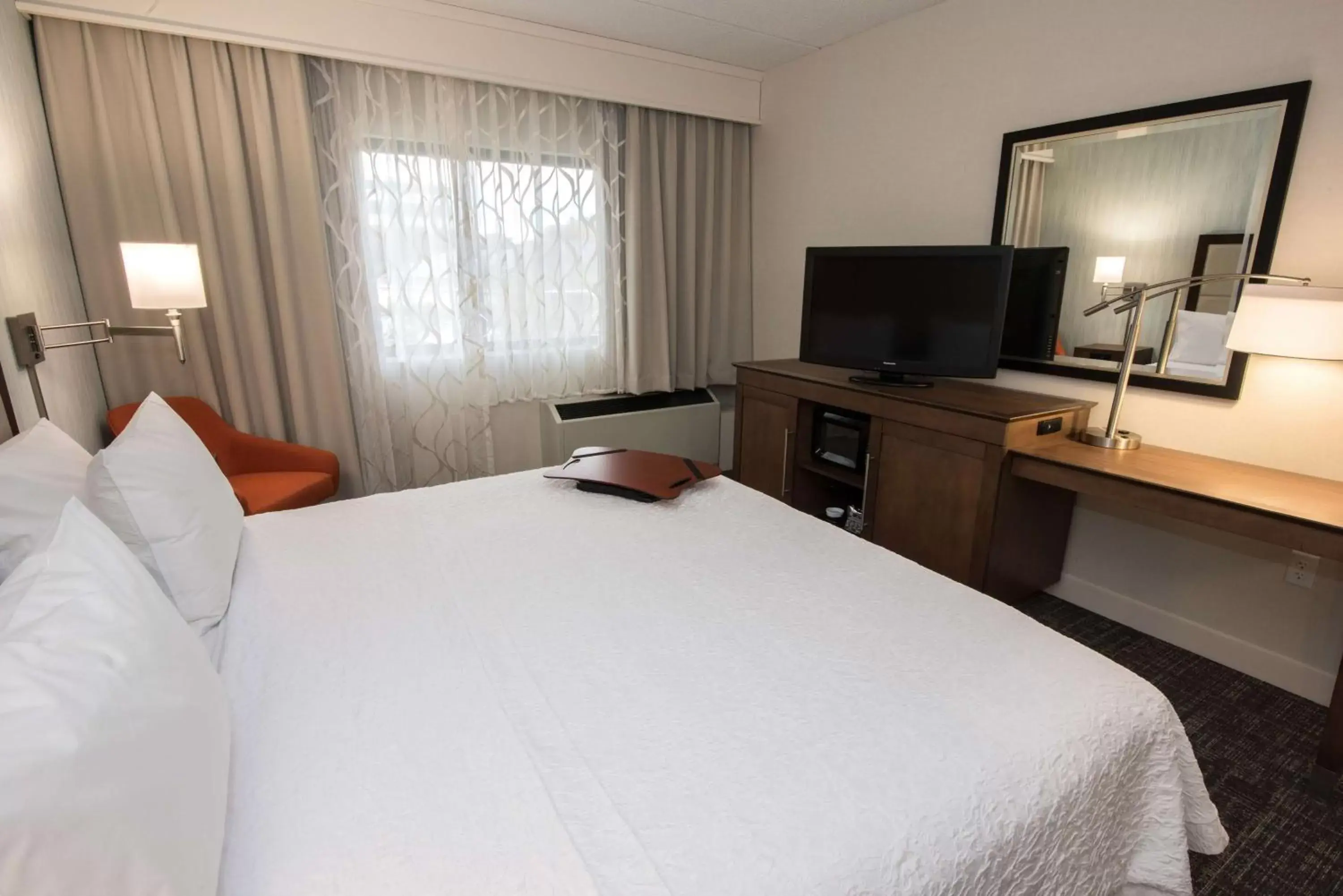 King Room - Hearing Accessible in Hampton Inn Albany-Western Ave/University Area, NY King Room - Hearing Accessible in Hampton Inn Albany-Western Ave/University Area, NY