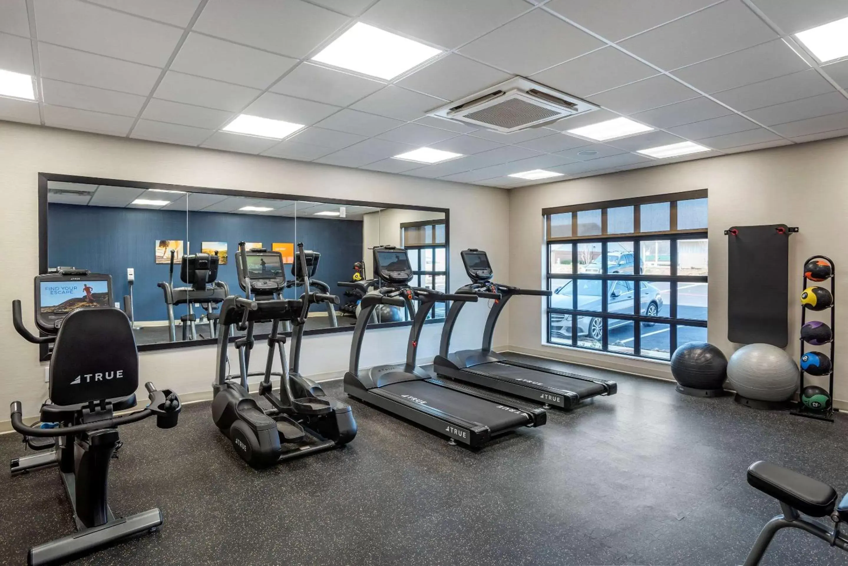 Fitness centre/facilities in Comfort Inn & Suites