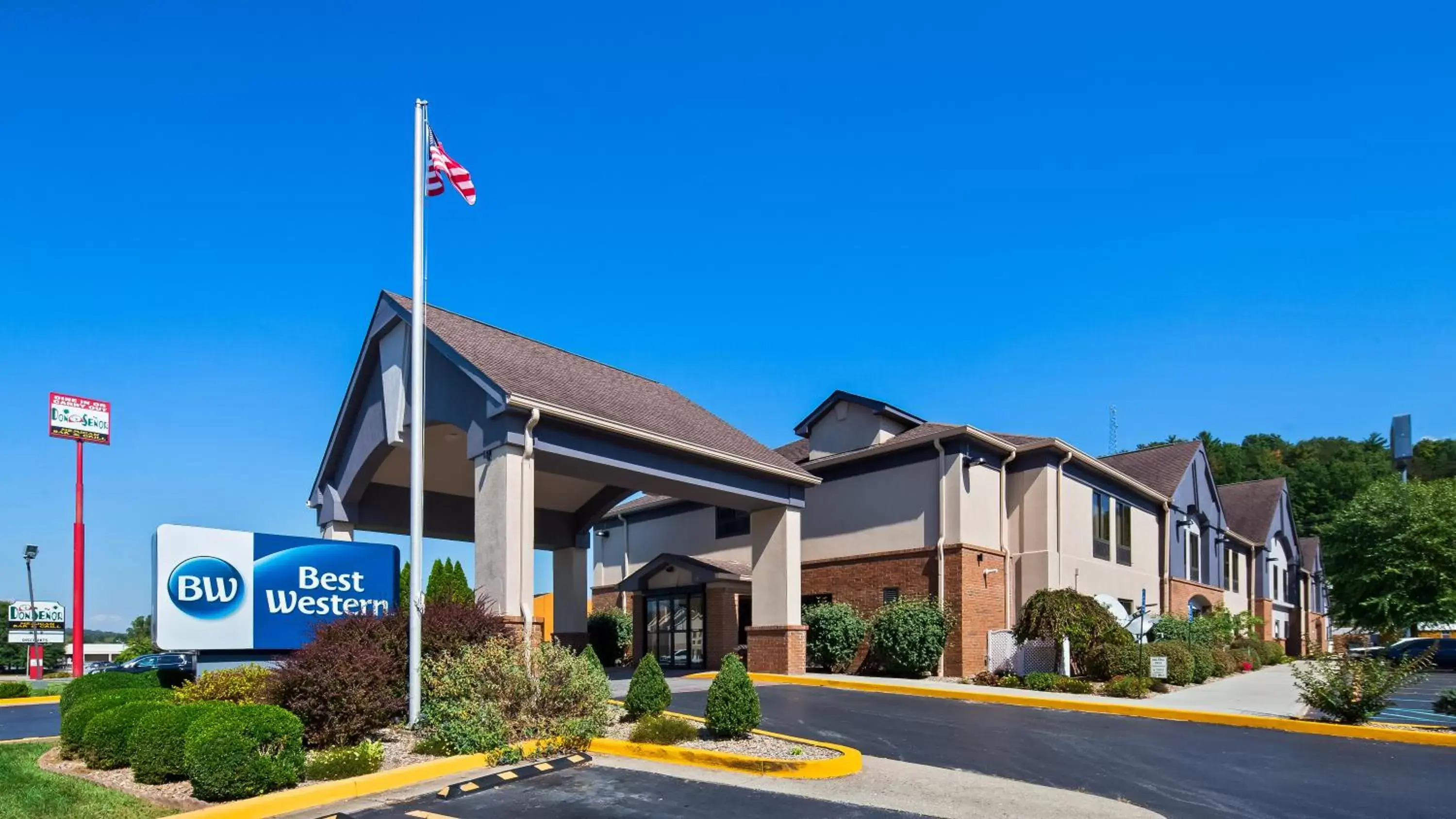 Property building in Best Western Eagles Inn Property building in Best Western Eagles Inn
