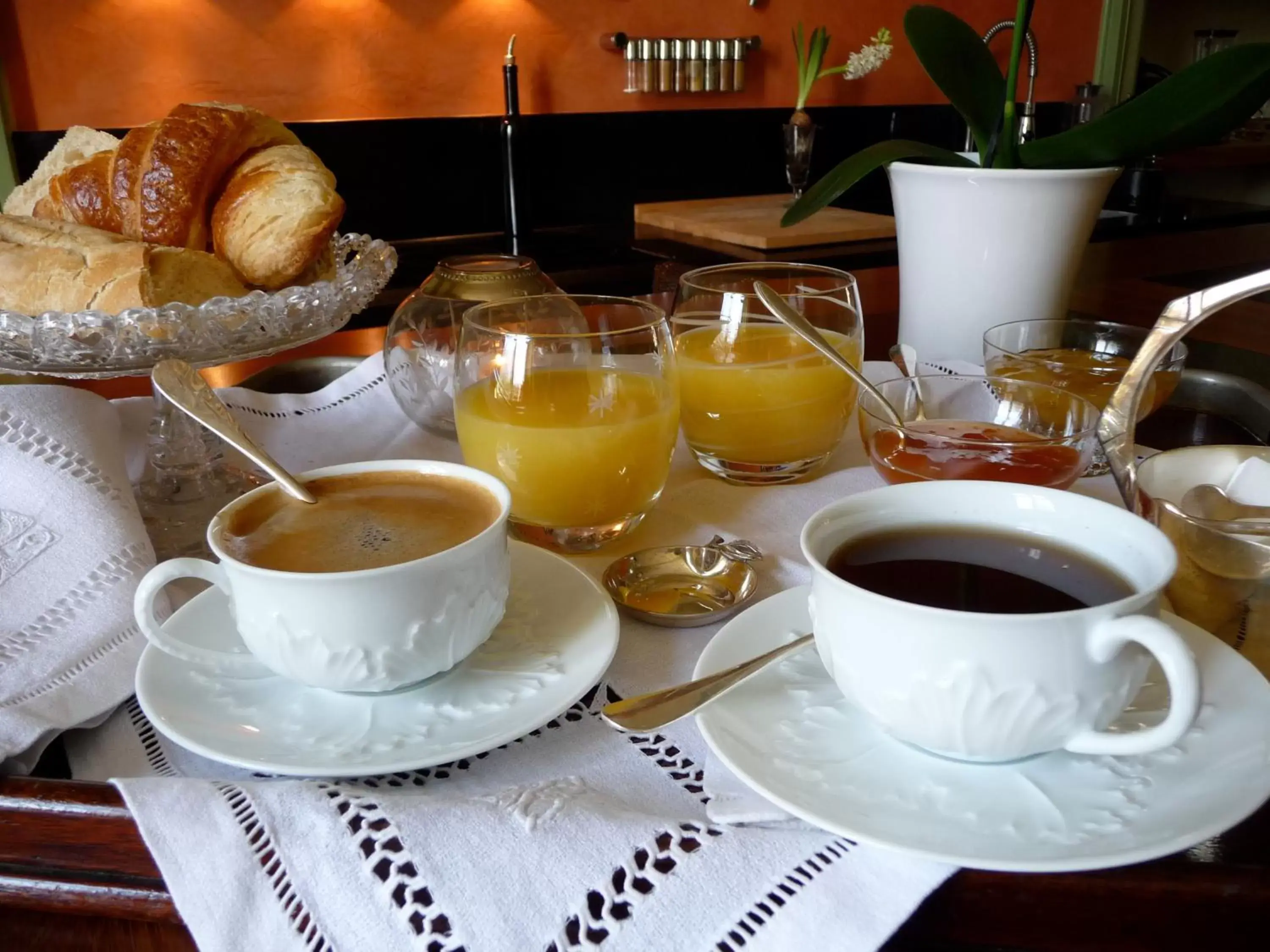 Breakfast in La Grande Maison