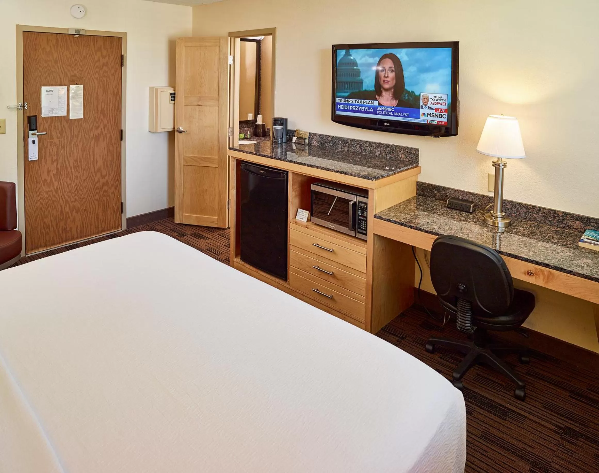 Bed in LivINN Hotel St Paul East / Maplewood