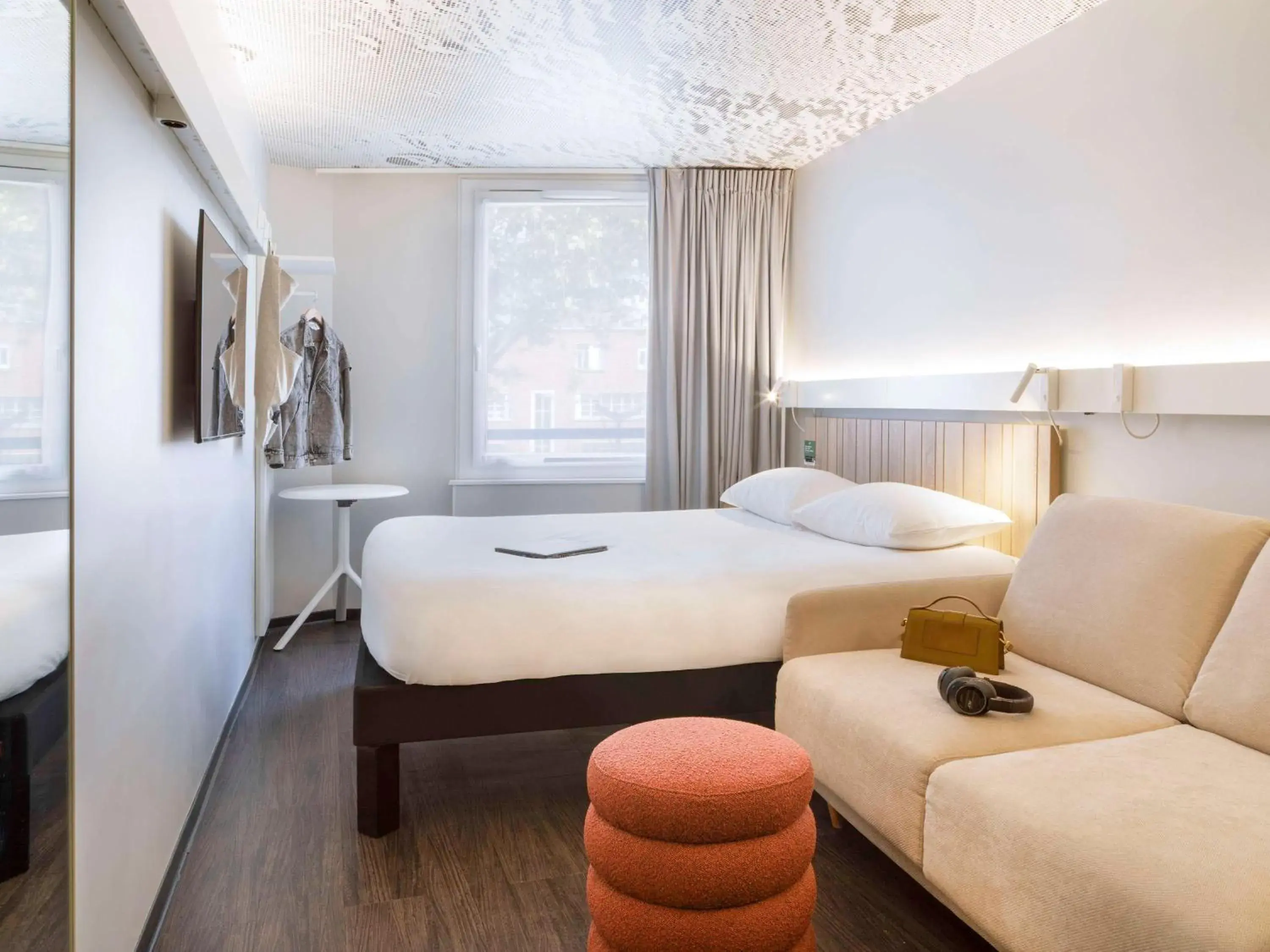 Bedroom, Bed in ibis Paris Nation Davout