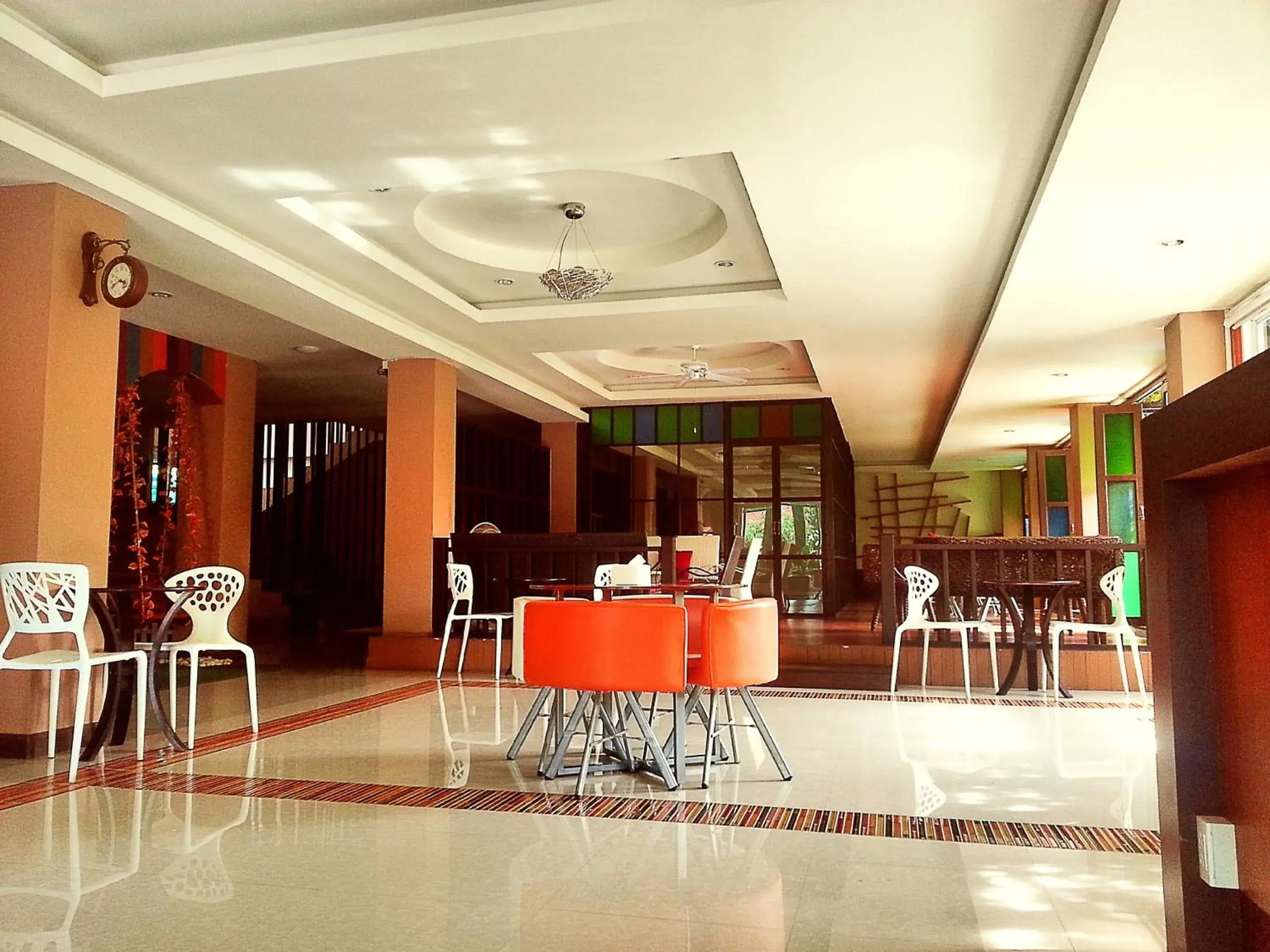 Lobby or reception, Restaurant/Places to Eat in Le' Luxe Residence