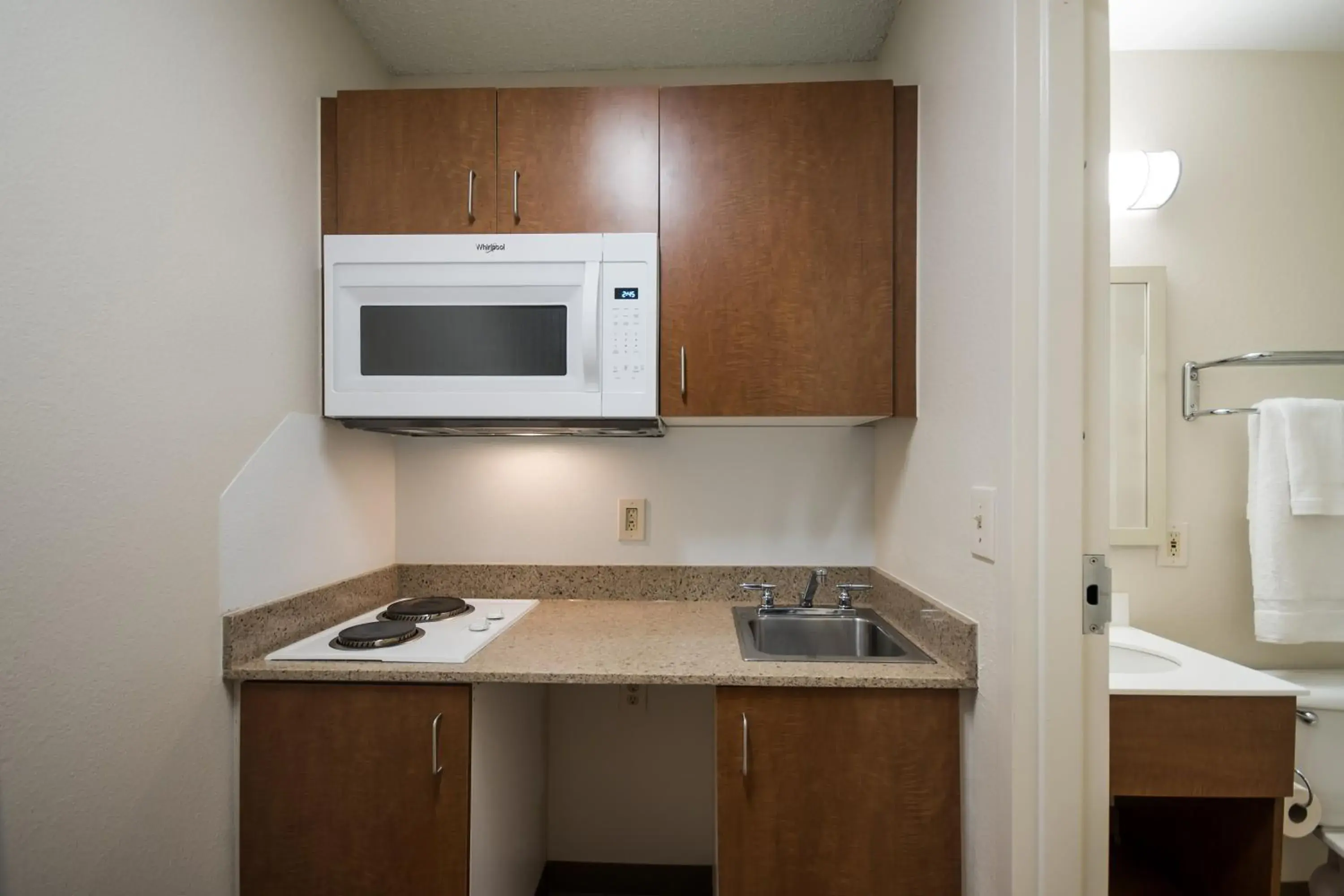 Photo of the whole room, Kitchen/Kitchenette in HomeTowne Studios by Red Roof Seattle - Kent/Des Moines