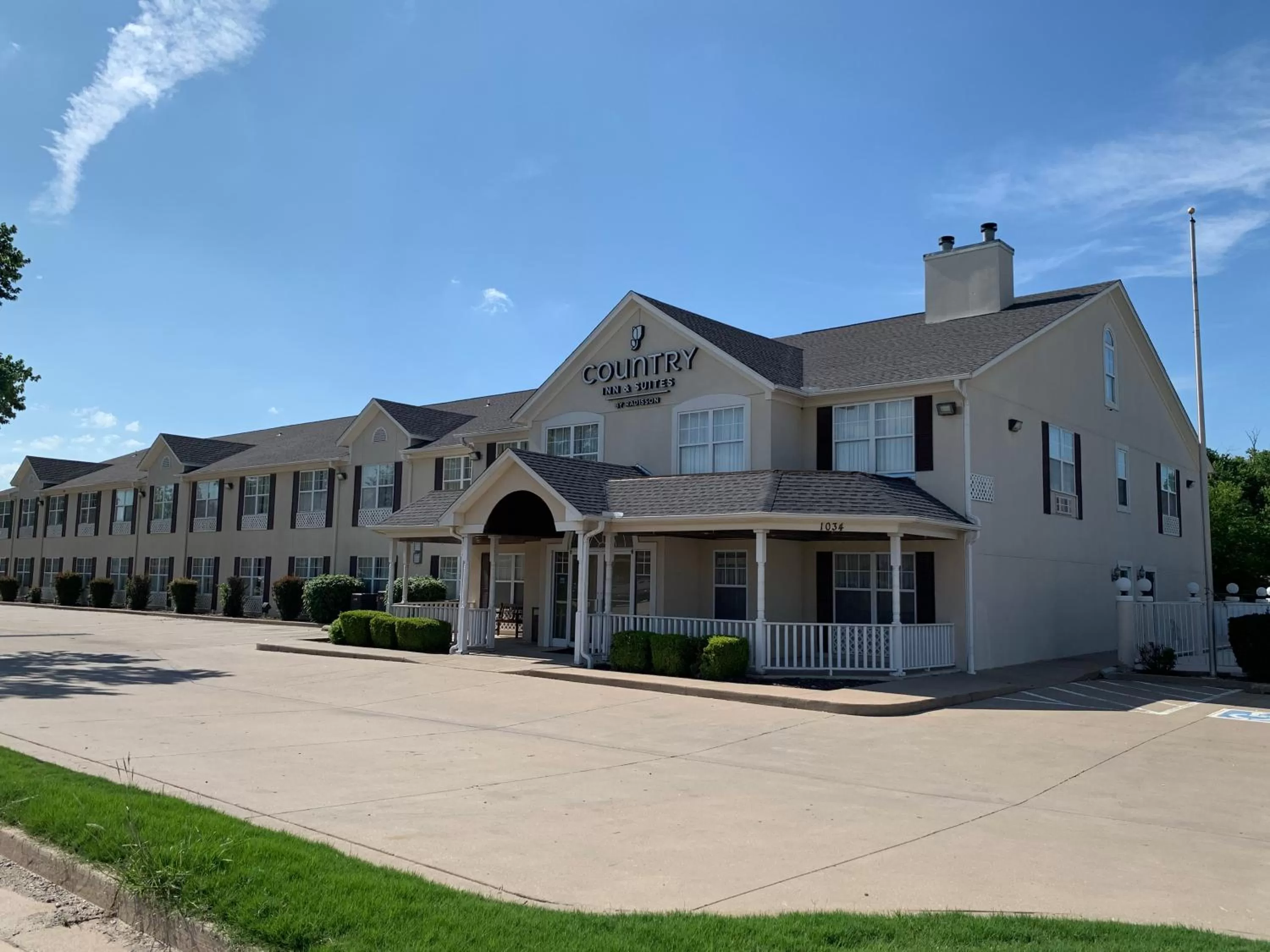Property building in Country Inn & Suites by Radisson, Tulsa, OK
