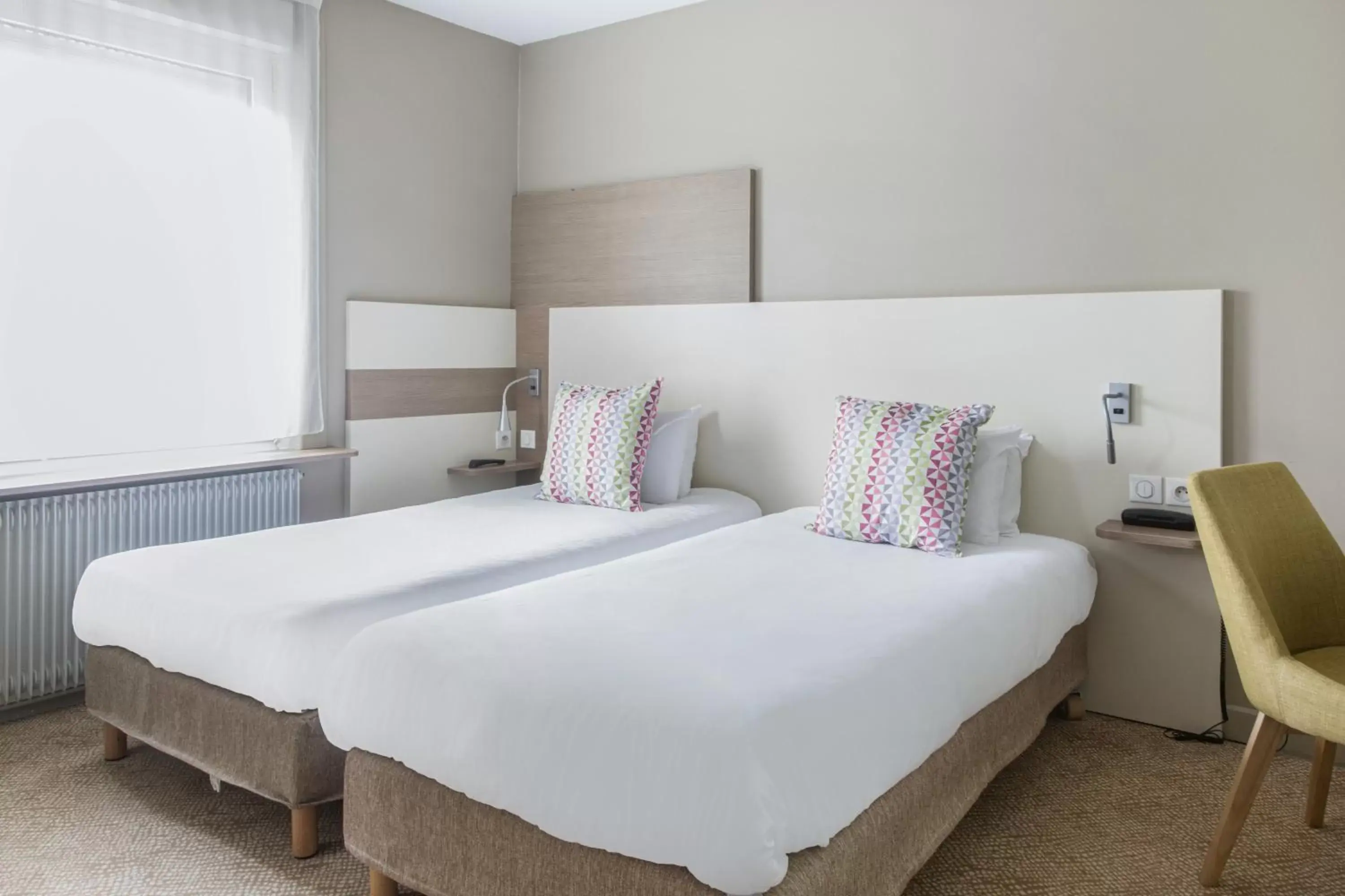Bedroom, Bed in Campanile Epinal Centre - Gare