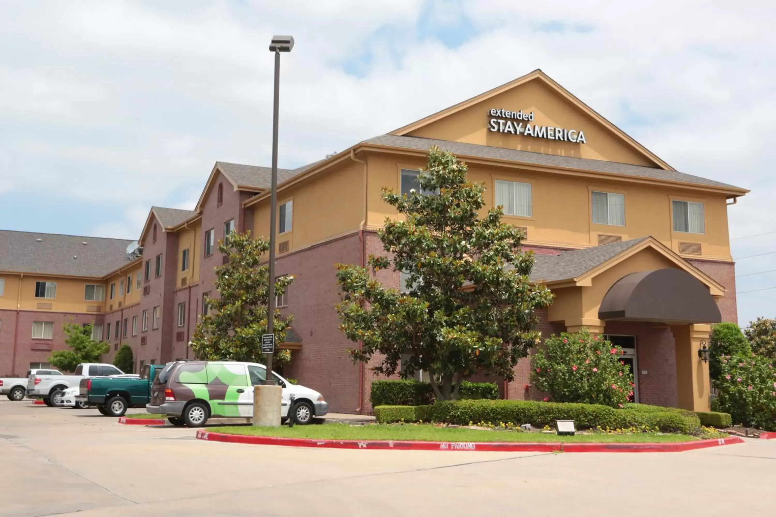 Facade/entrance in Extended Stay America Suites - Houston - Sugar Land