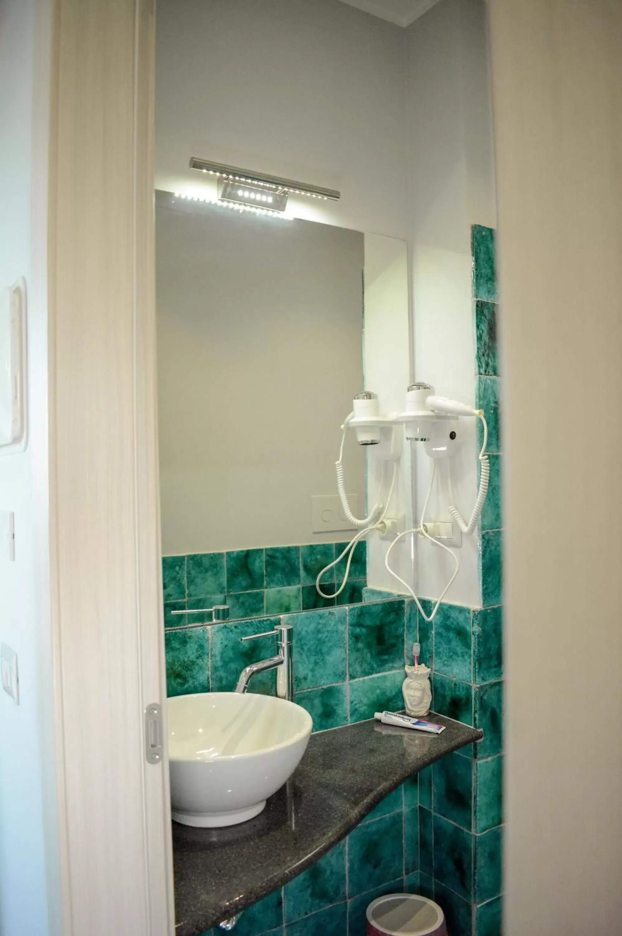 Bathroom in Nnakkara Guest House