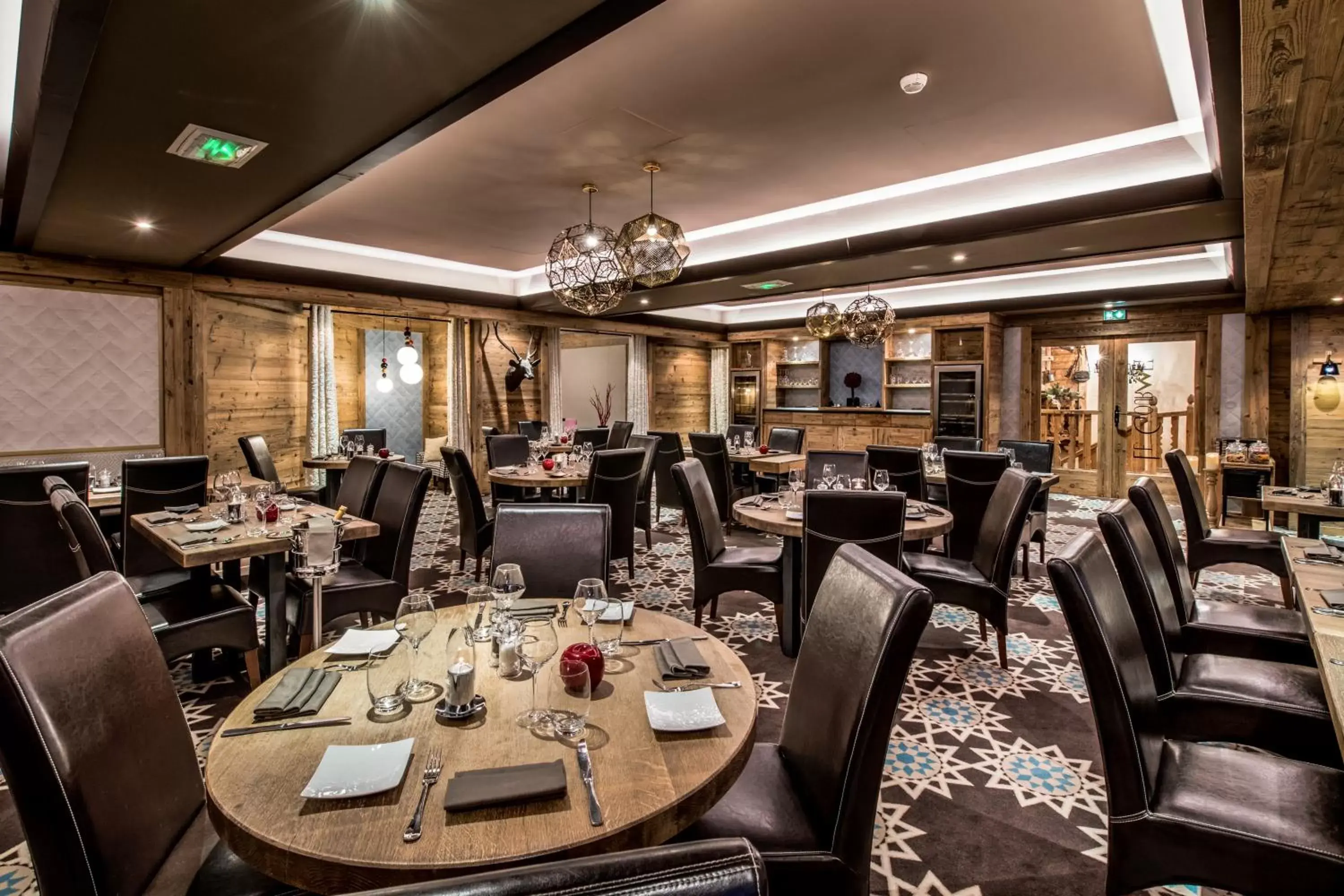 Restaurant/Places to Eat in Hôtel Les Suites du Montana by Les Etincelles