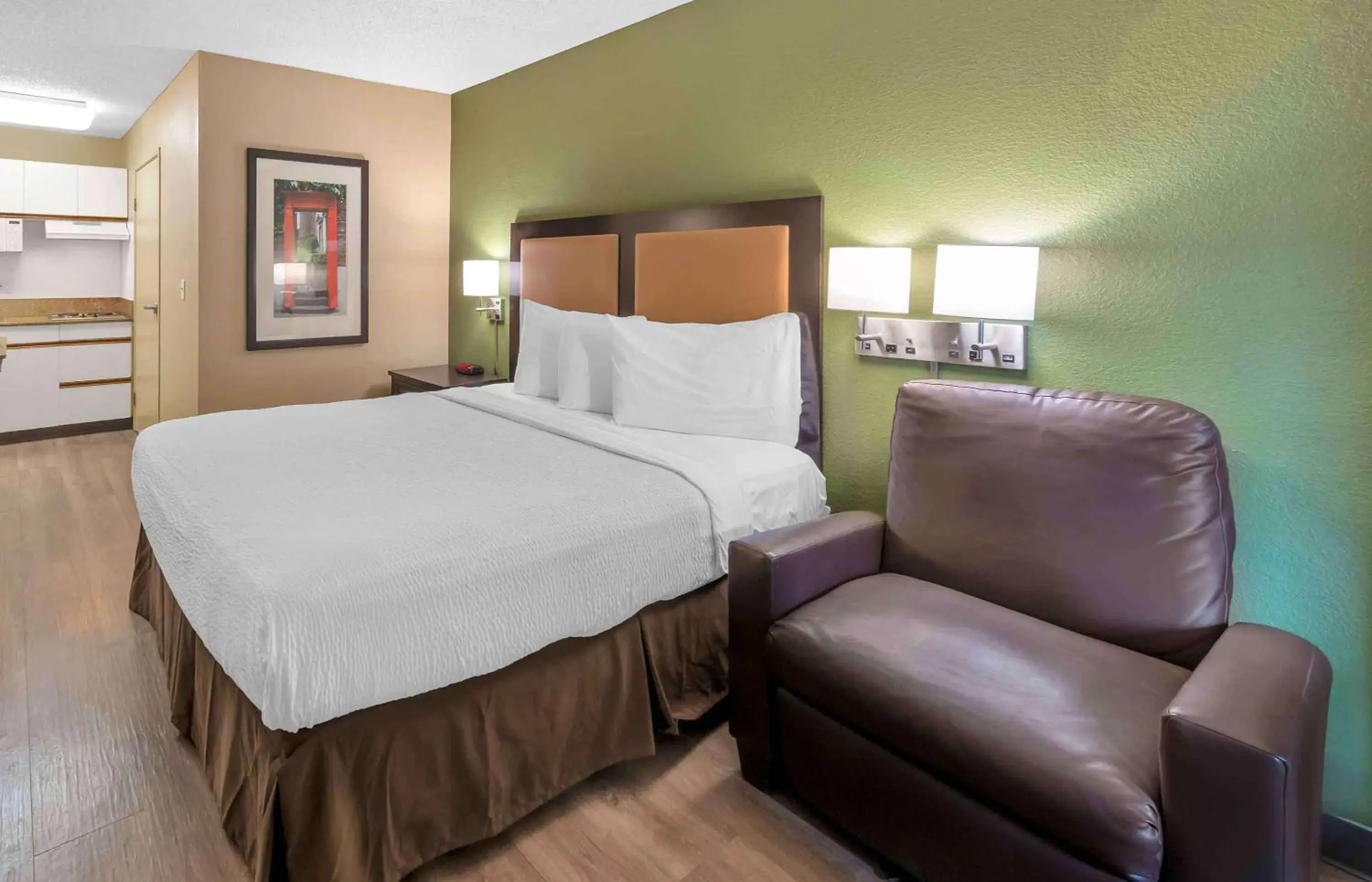 Bedroom, Bed in Extended Stay America Suites - Orange County - Brea