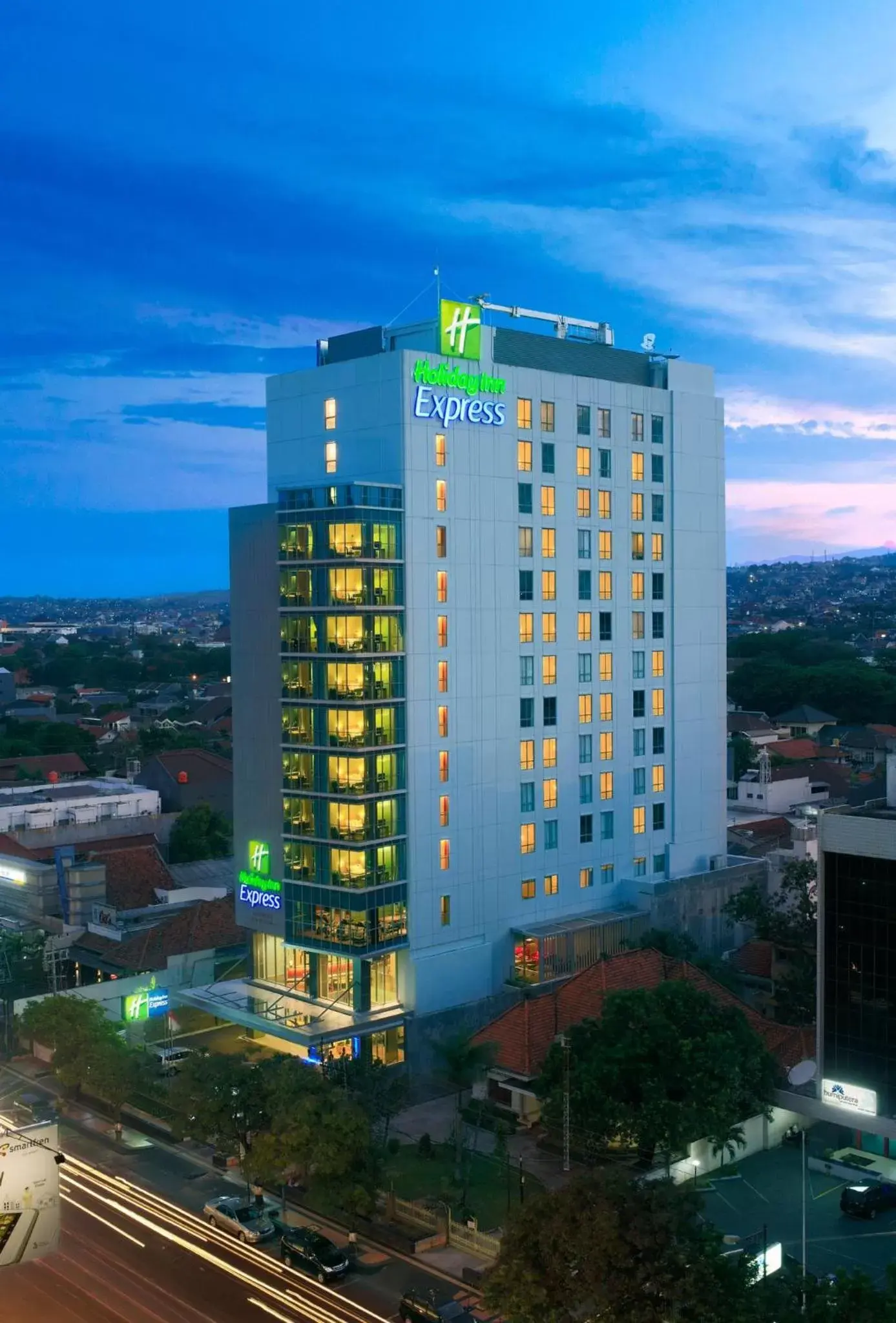 Property Building in Holiday Inn Express Semarang Simpang Lima, an IHG Hotel