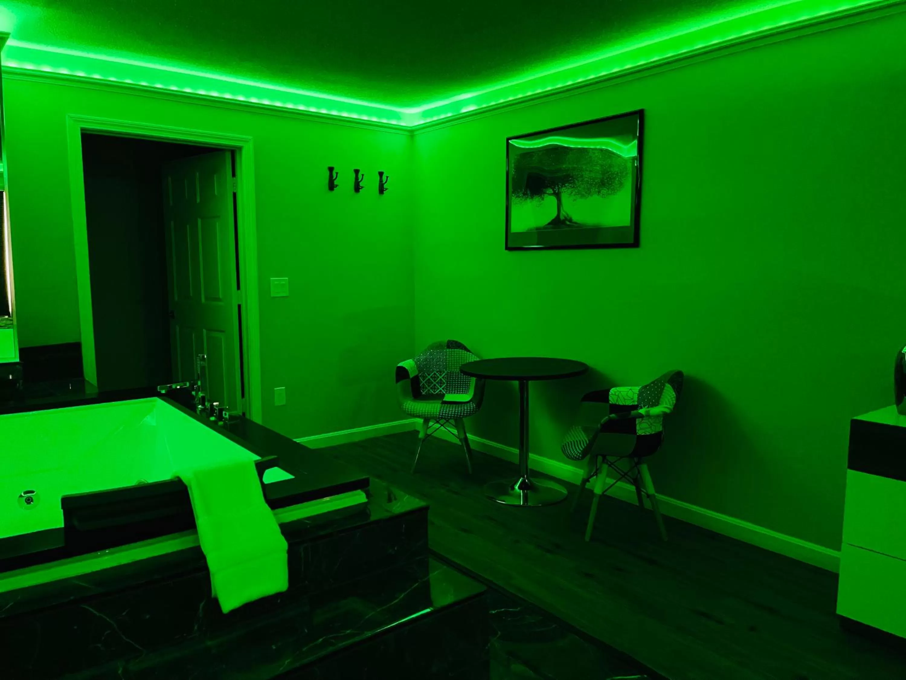 Hot Tub in Classic Motor Lodge Providence - West Greenwich