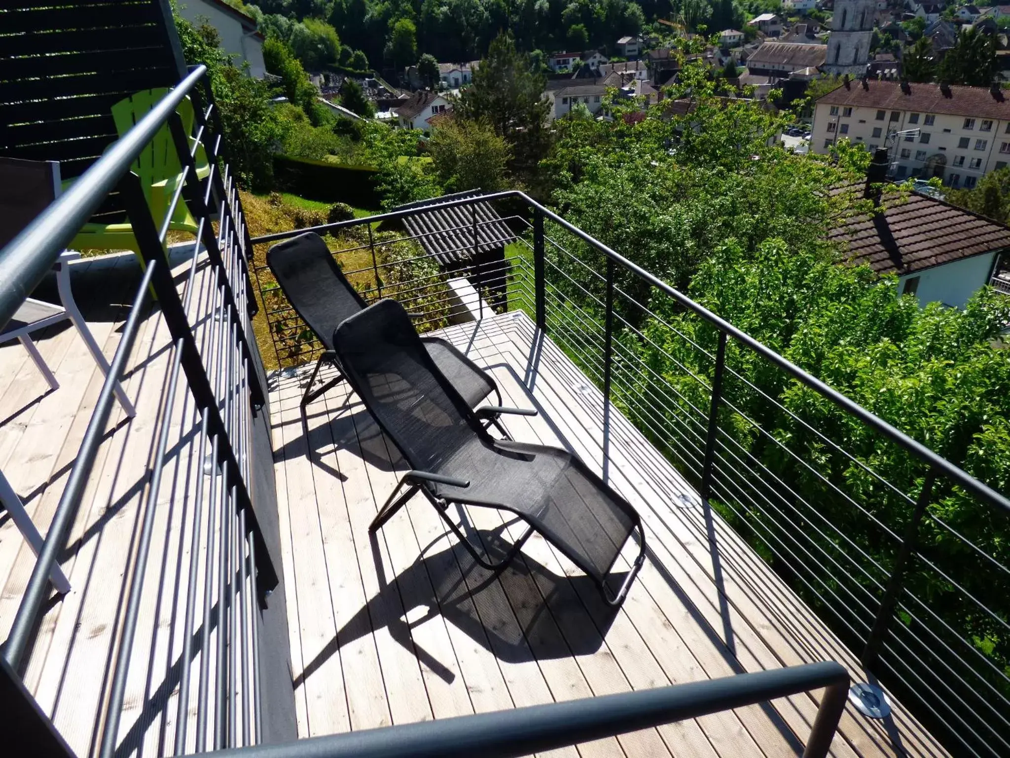 Property building, Balcony/Terrace in La Colline aux Yeux Doubs