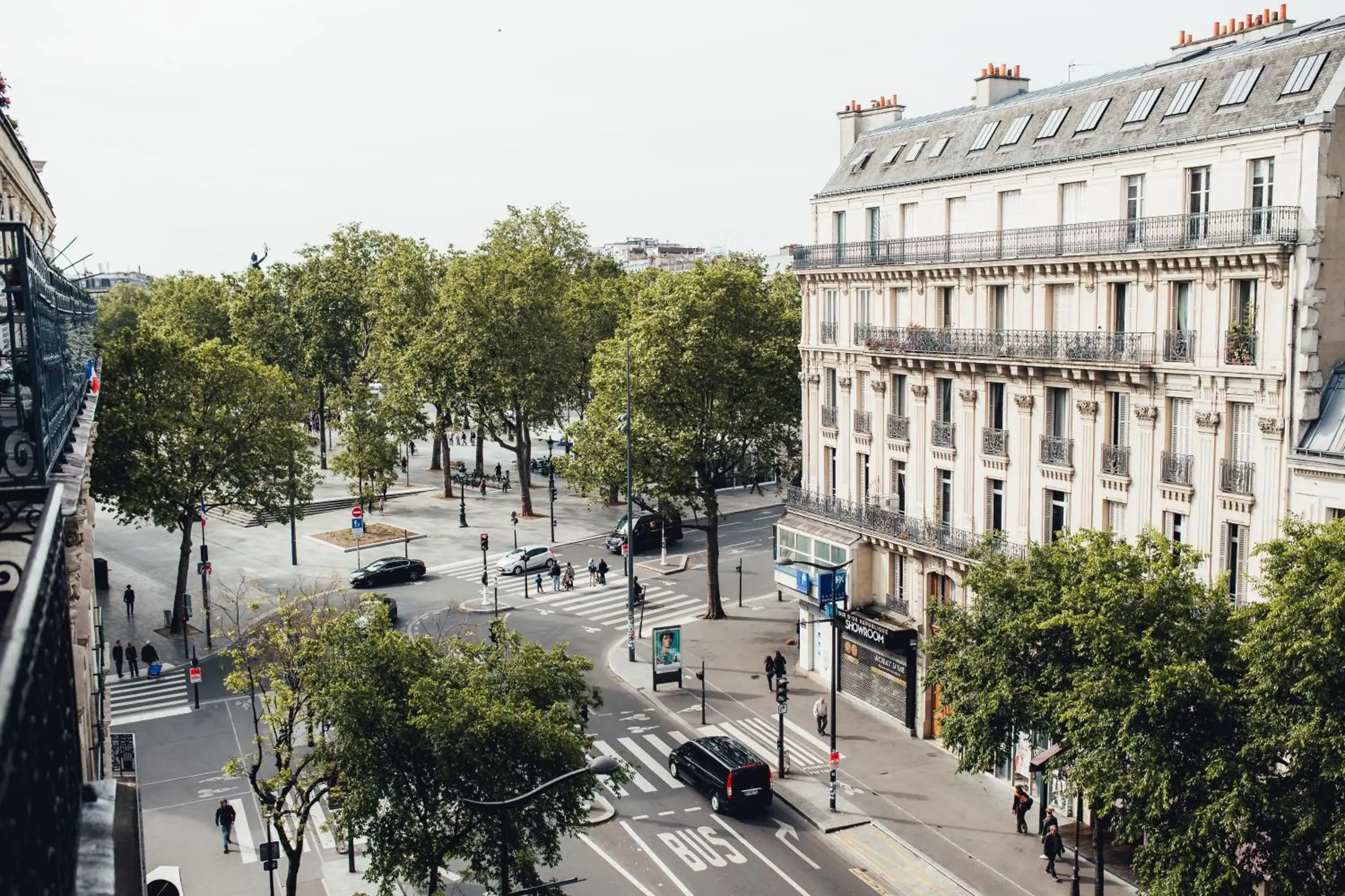 Street view, Neighborhood in Hotel De L'Exposition - Republique