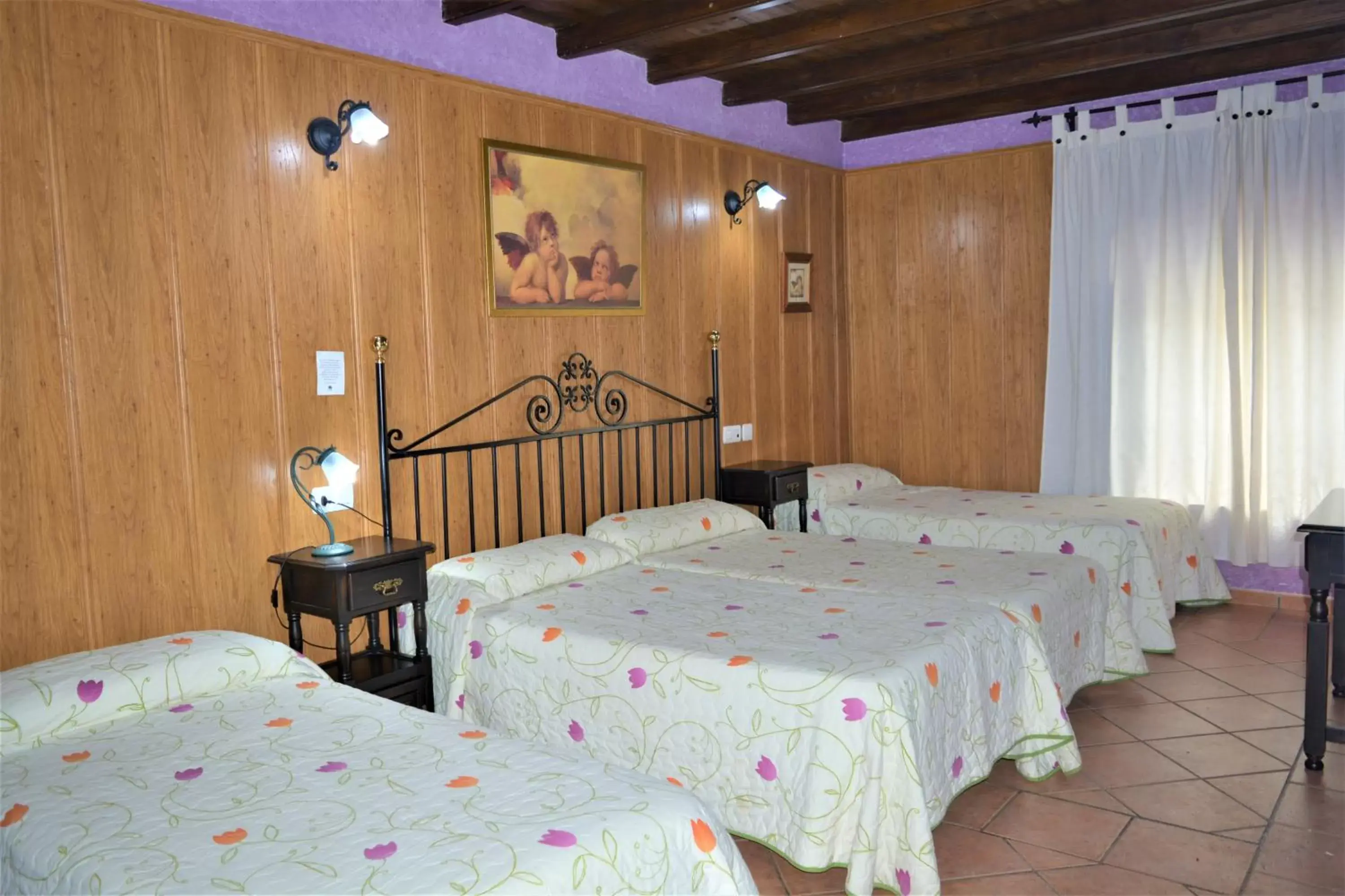 Photo of the whole room, Bed in Hospedium Hotel Rural Soterraña