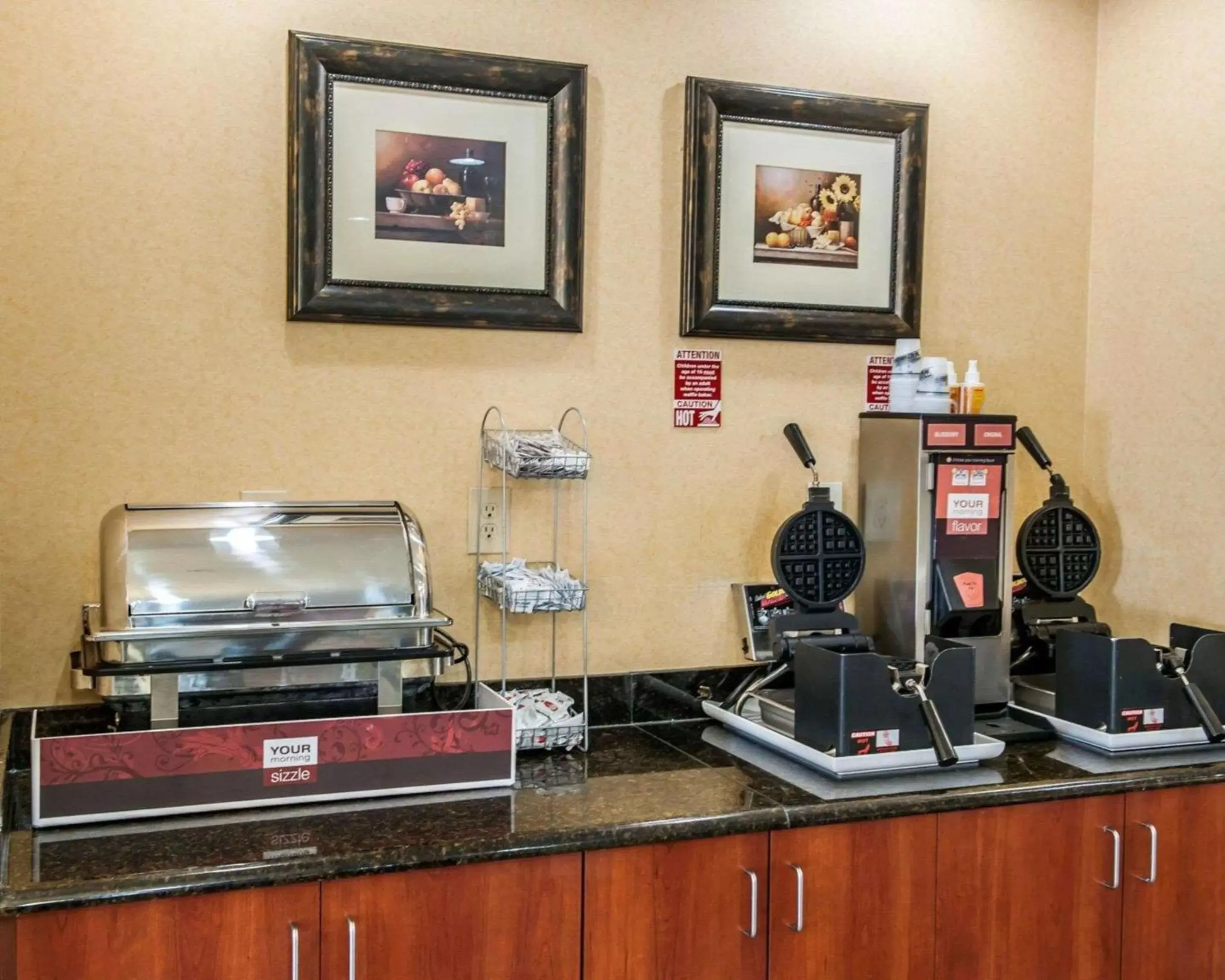 Restaurant/places to eat in Comfort Suites near Indianapolis Airport