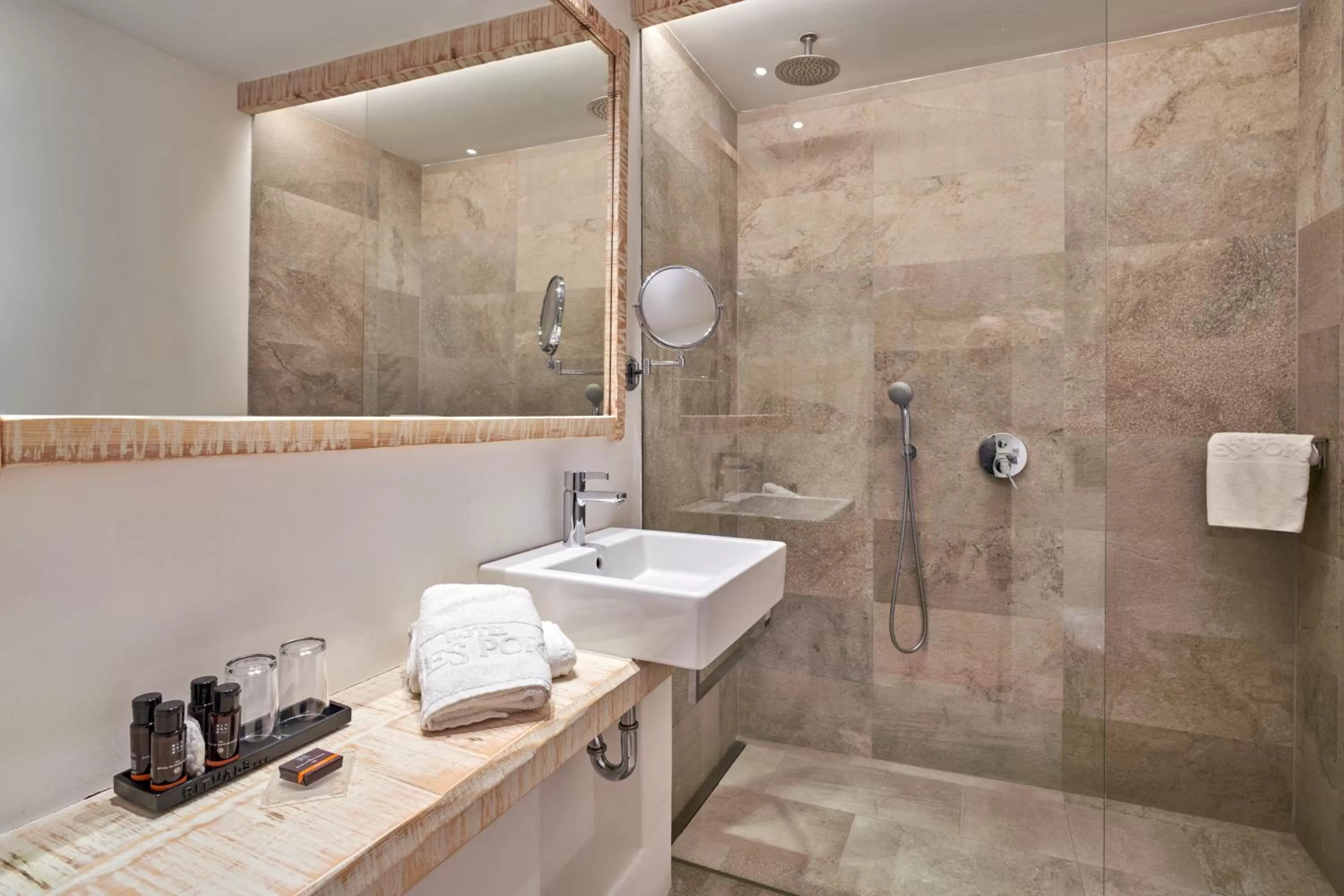 Bathroom in Hotel Es Port