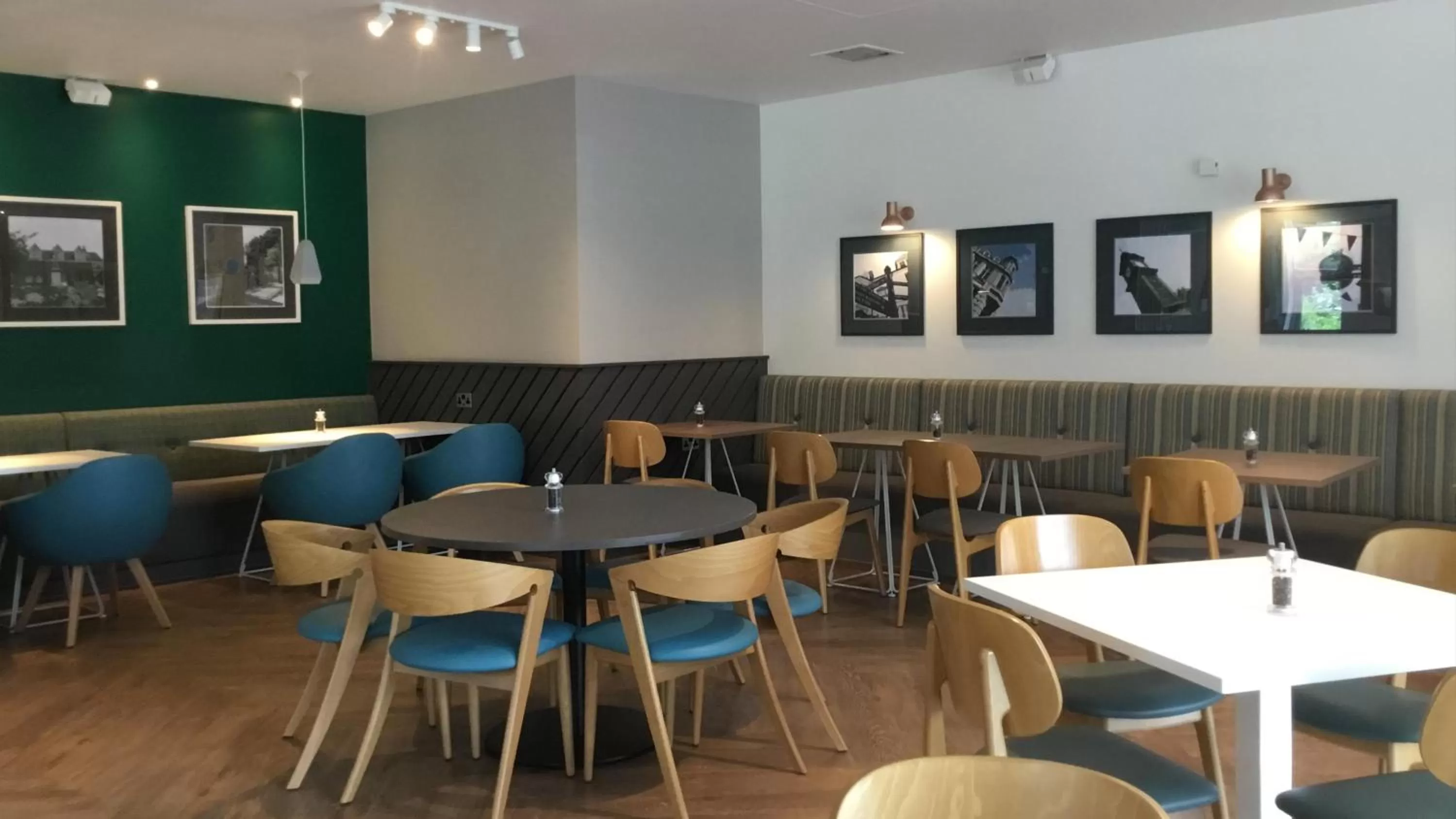 Restaurant/places to eat in Holiday Inn Rugby-Northampton M1 Jct18 by IHG