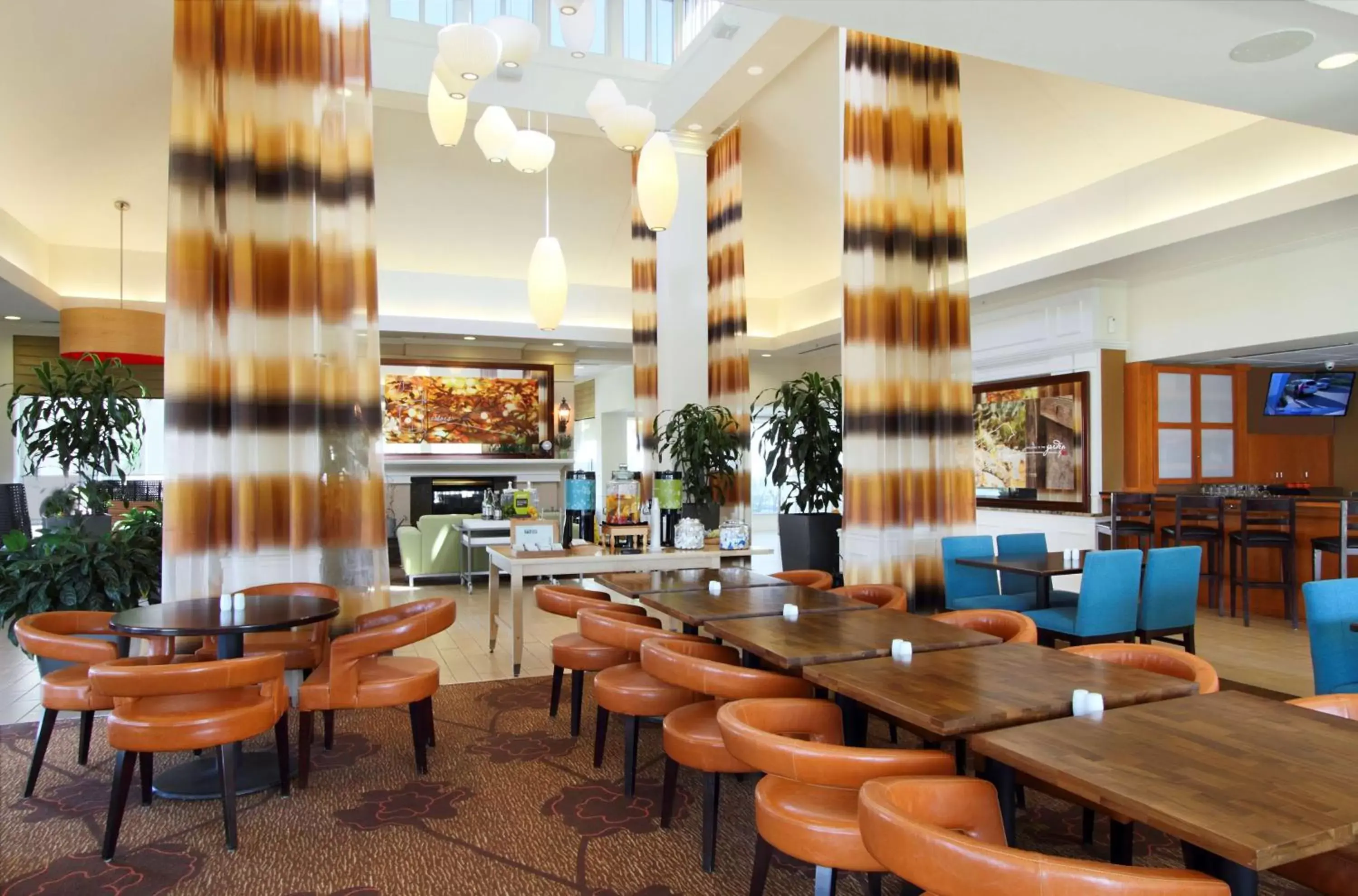Restaurant/places to eat, Lounge/Bar in Hilton Garden Inn Columbus Airport