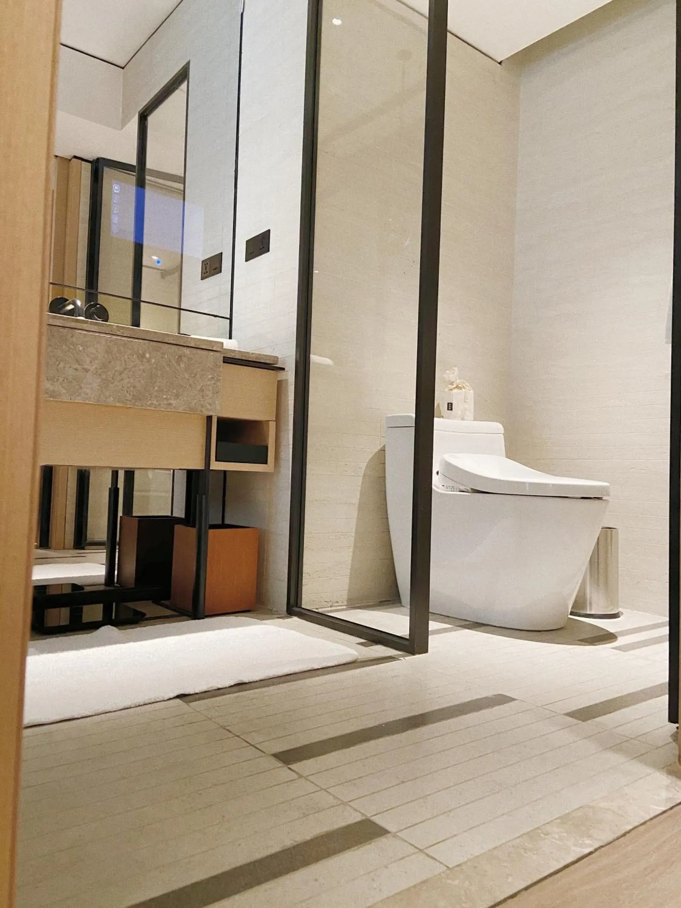 Toilet, Bathroom in Hotel Kapok Shenzhen Luohu