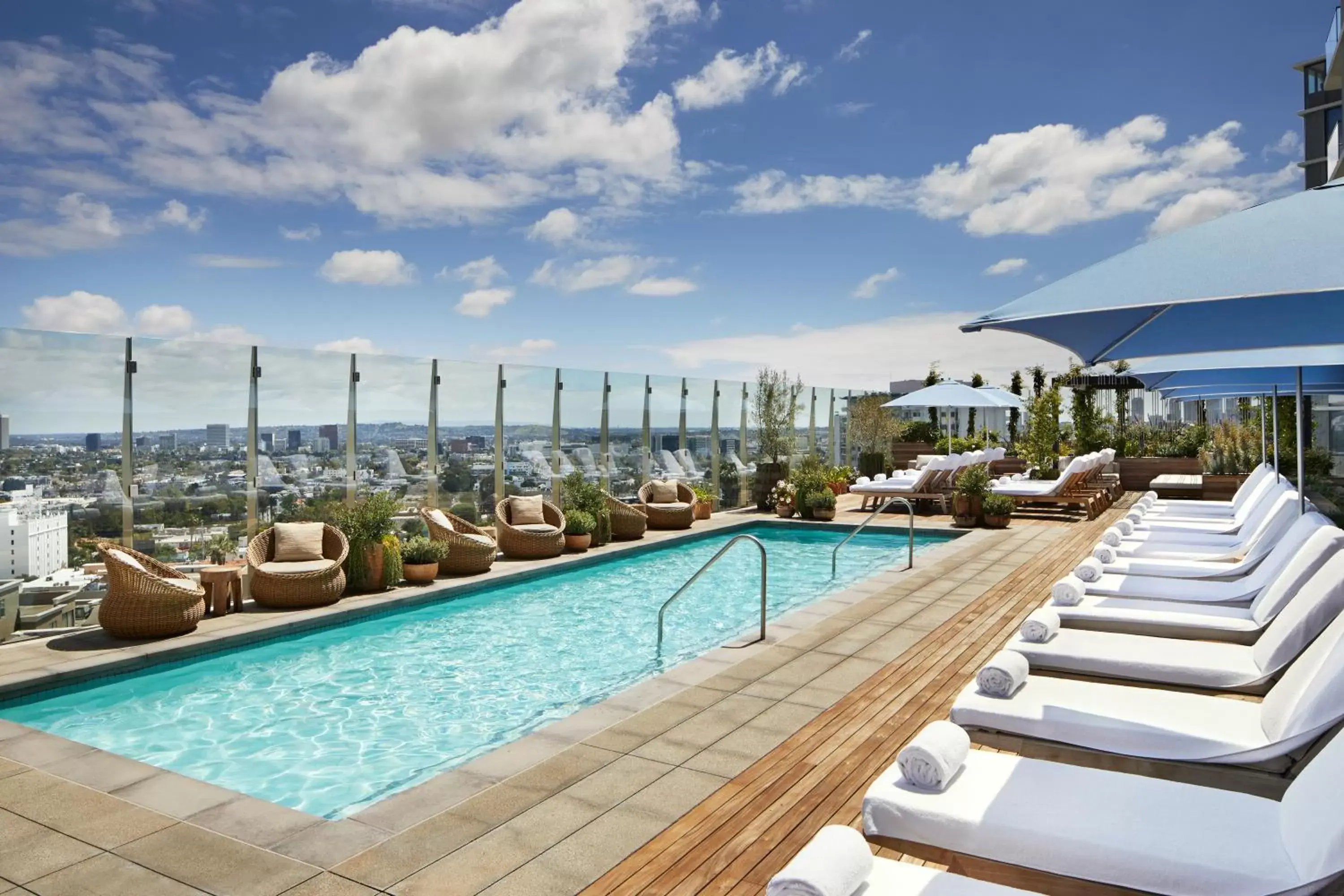 Restaurant/places to eat, Swimming Pool in 1 Hotel West Hollywood