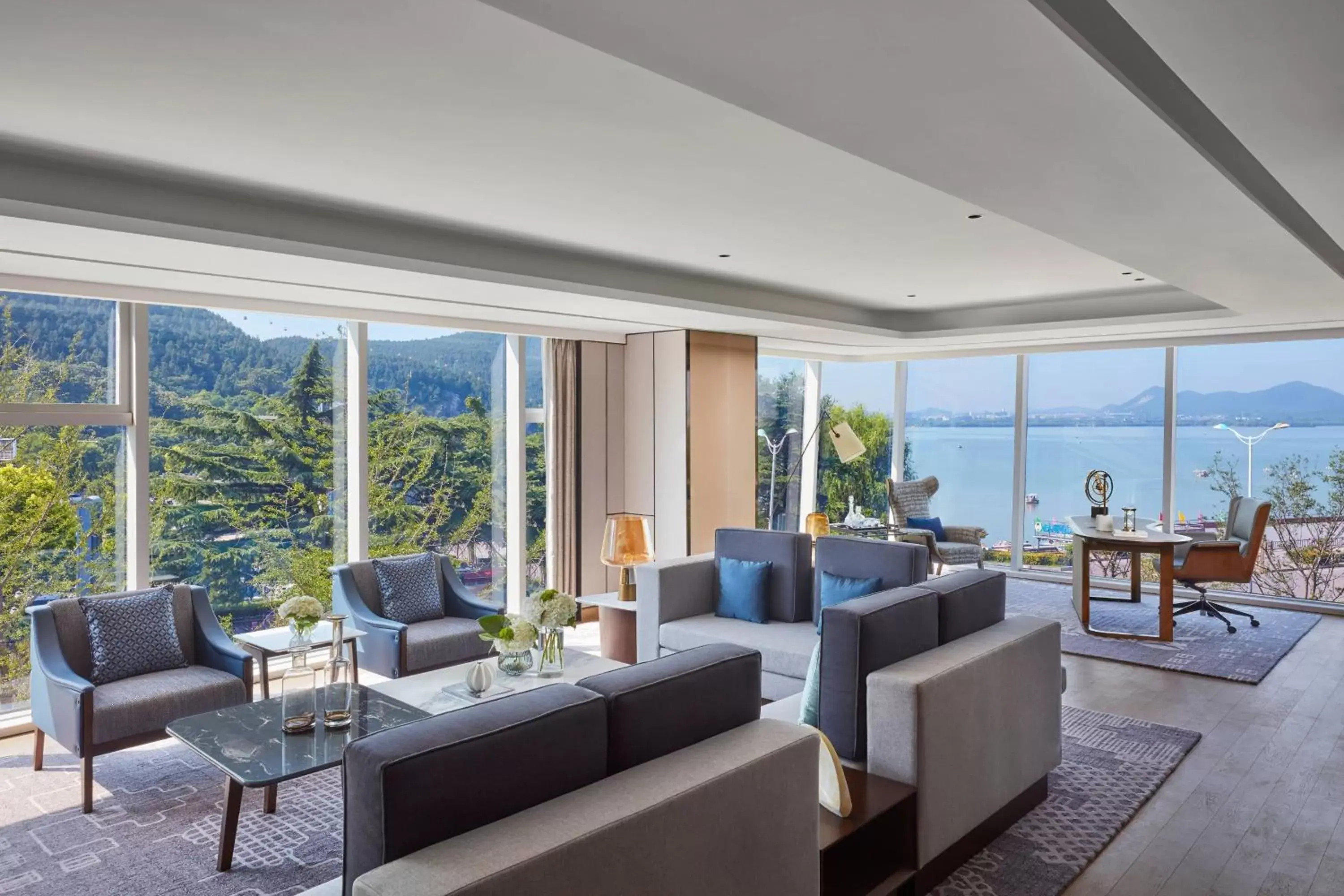 Living room, Seating Area in Xuzhou Marriott Hotel Lakeview