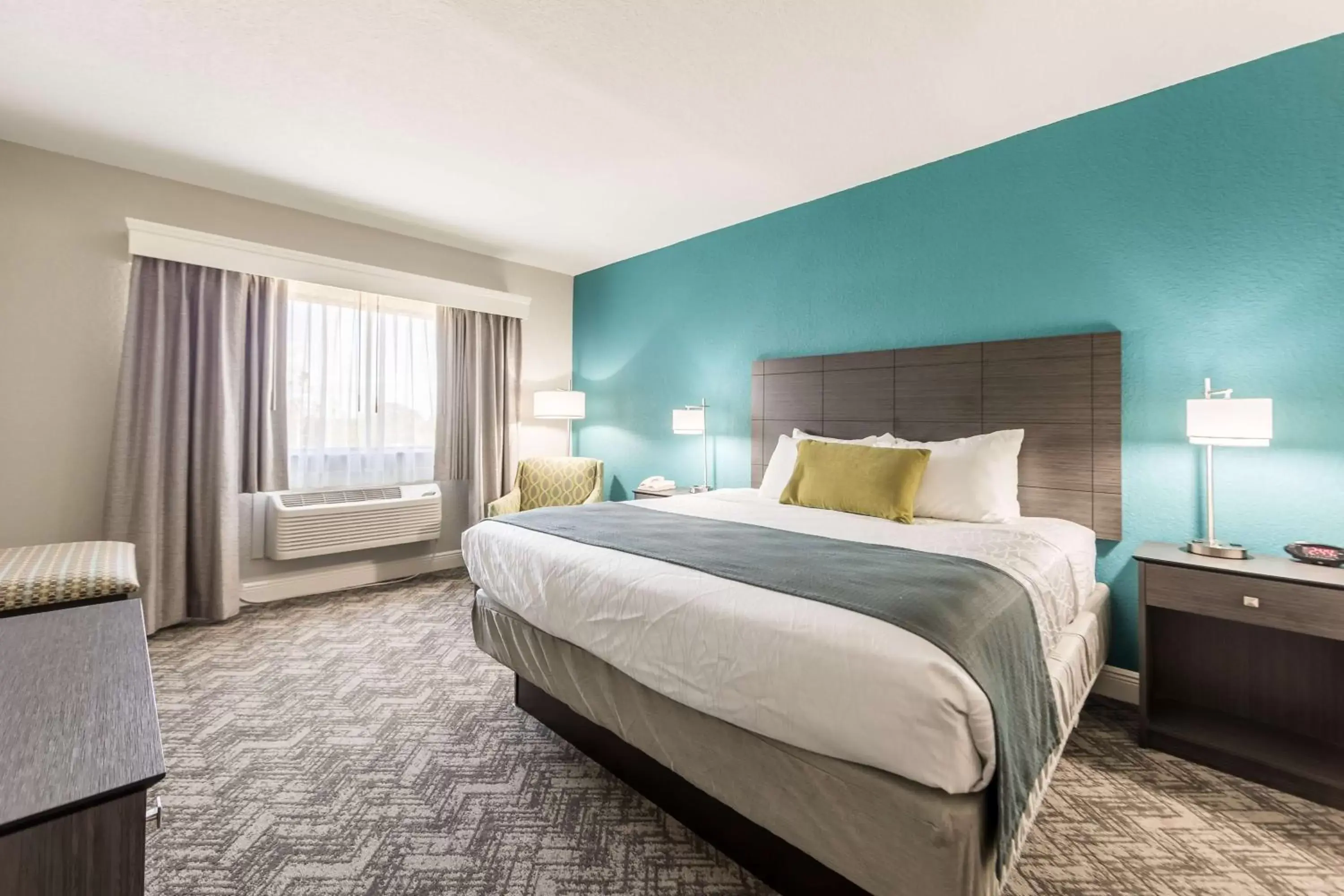 Photo of the whole room, Bed in Best Western Plus Sebastian Hotel & Suites Photo of the whole room, Bed in Best Western Plus Sebastian Hotel & Suites