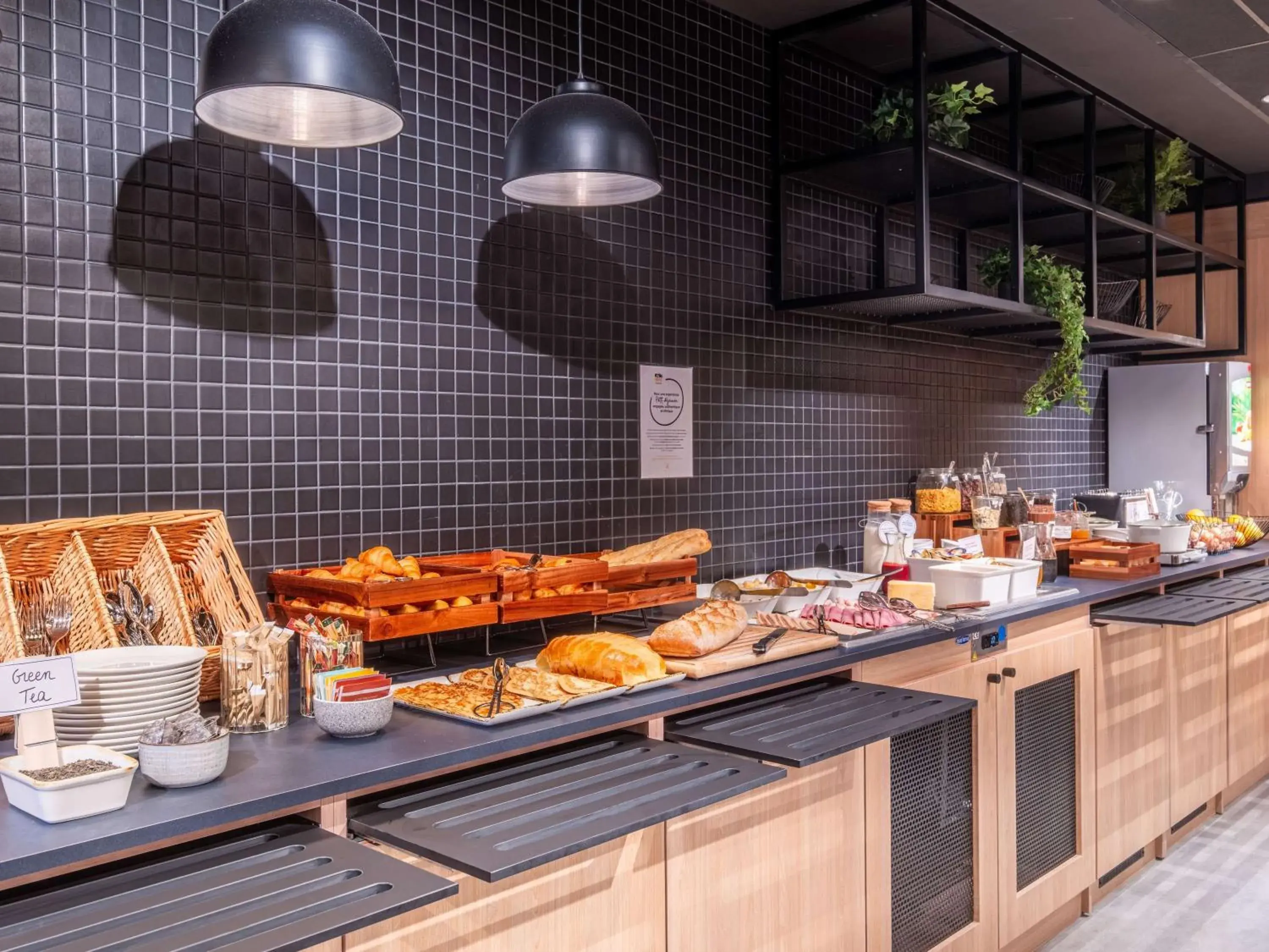 Breakfast, Restaurant/Places to Eat in ibis budget Nantes Nord Treillières