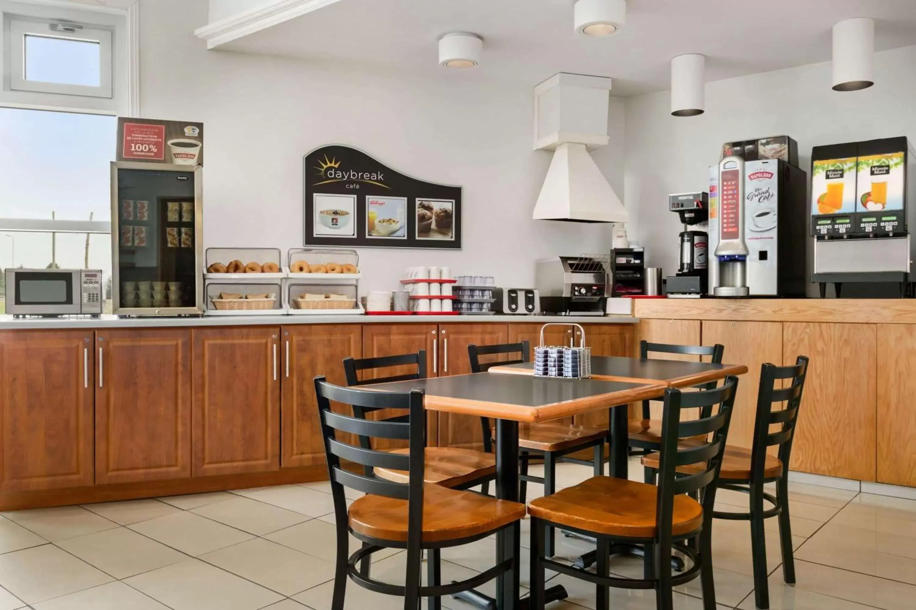 Restaurant/Places to Eat in Days Inn by Wyndham Trois-Rivieres