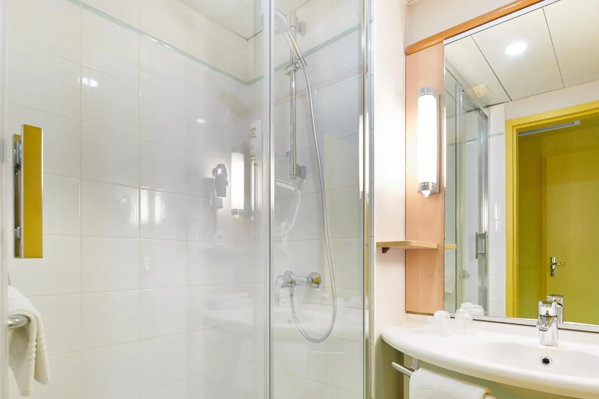 Shower, Bathroom in Miradour