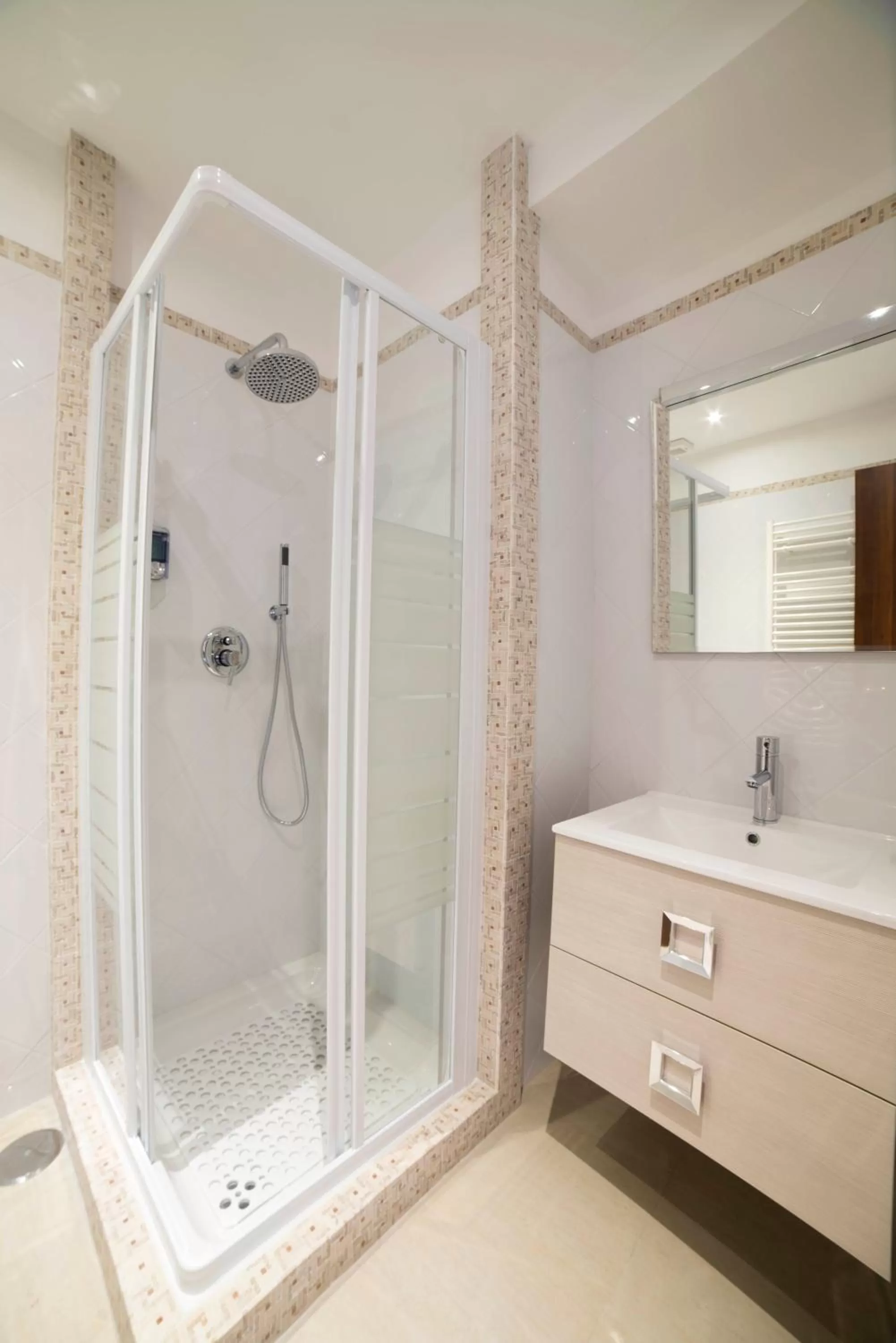 Shower in Di Fronte alla Cupola