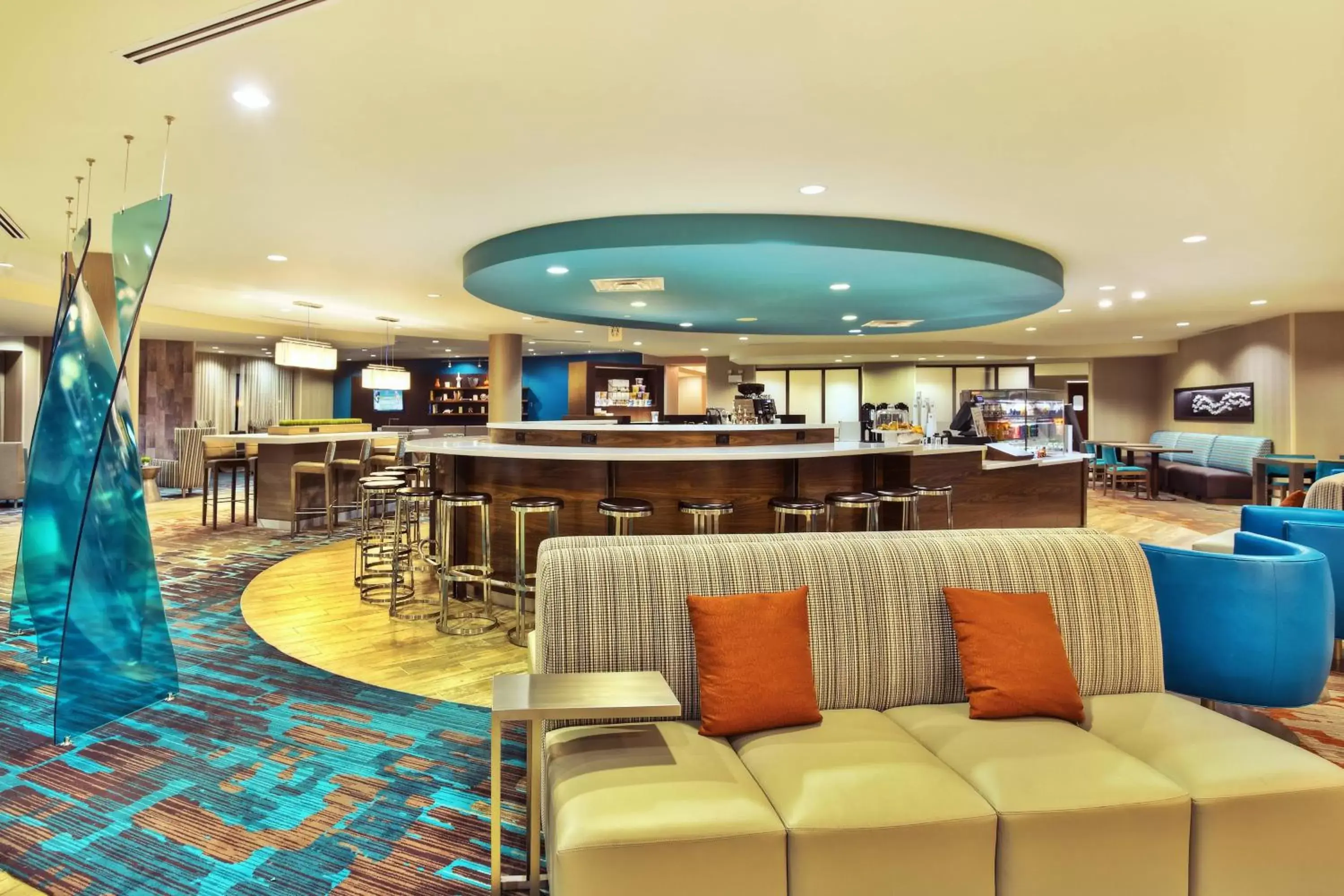 Lobby or reception, Lounge/Bar in Courtyard by Marriott Gulfport Beachfront