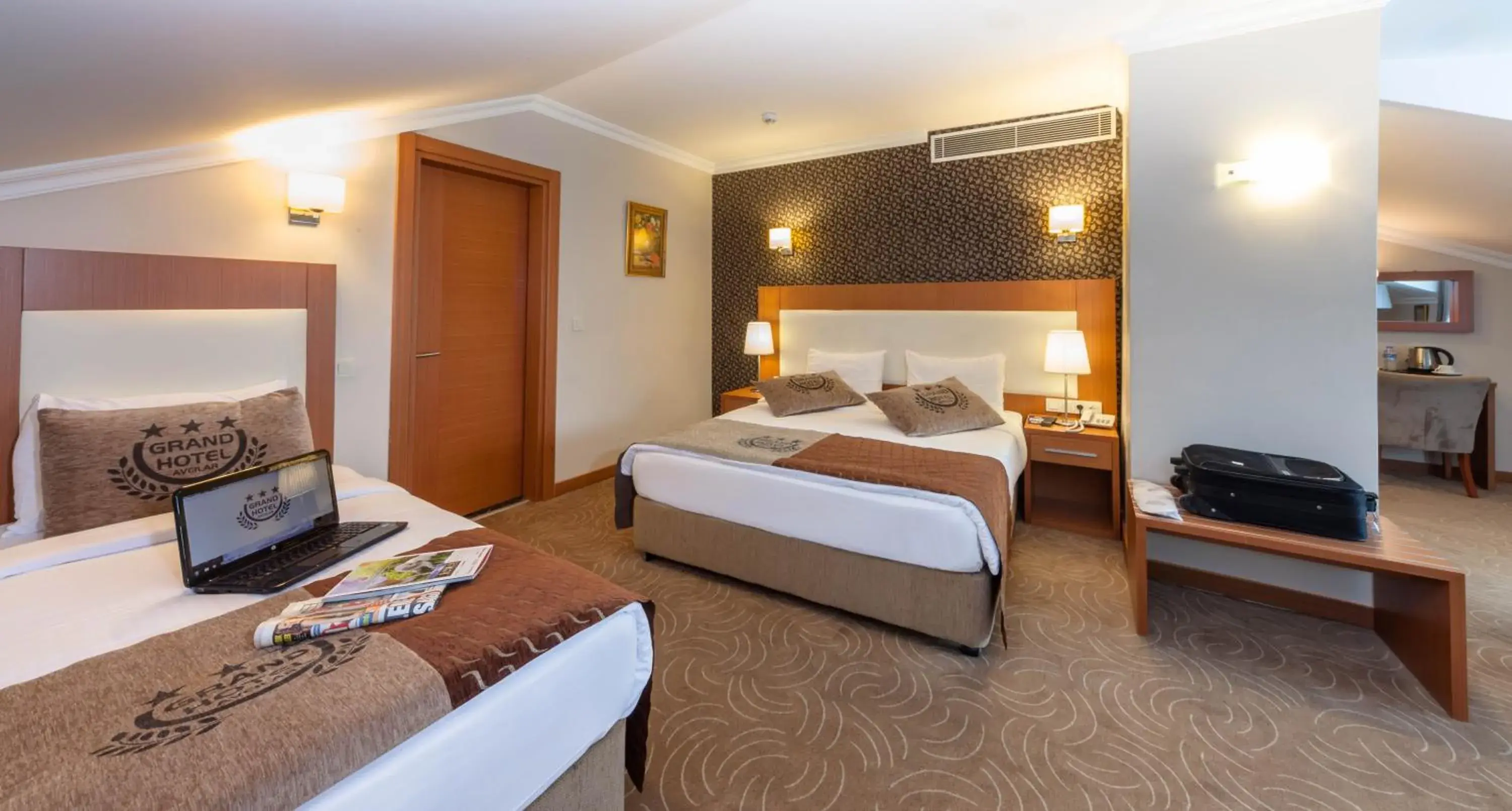 Photo of the whole room, Bed in Grand Hotel Avcilar