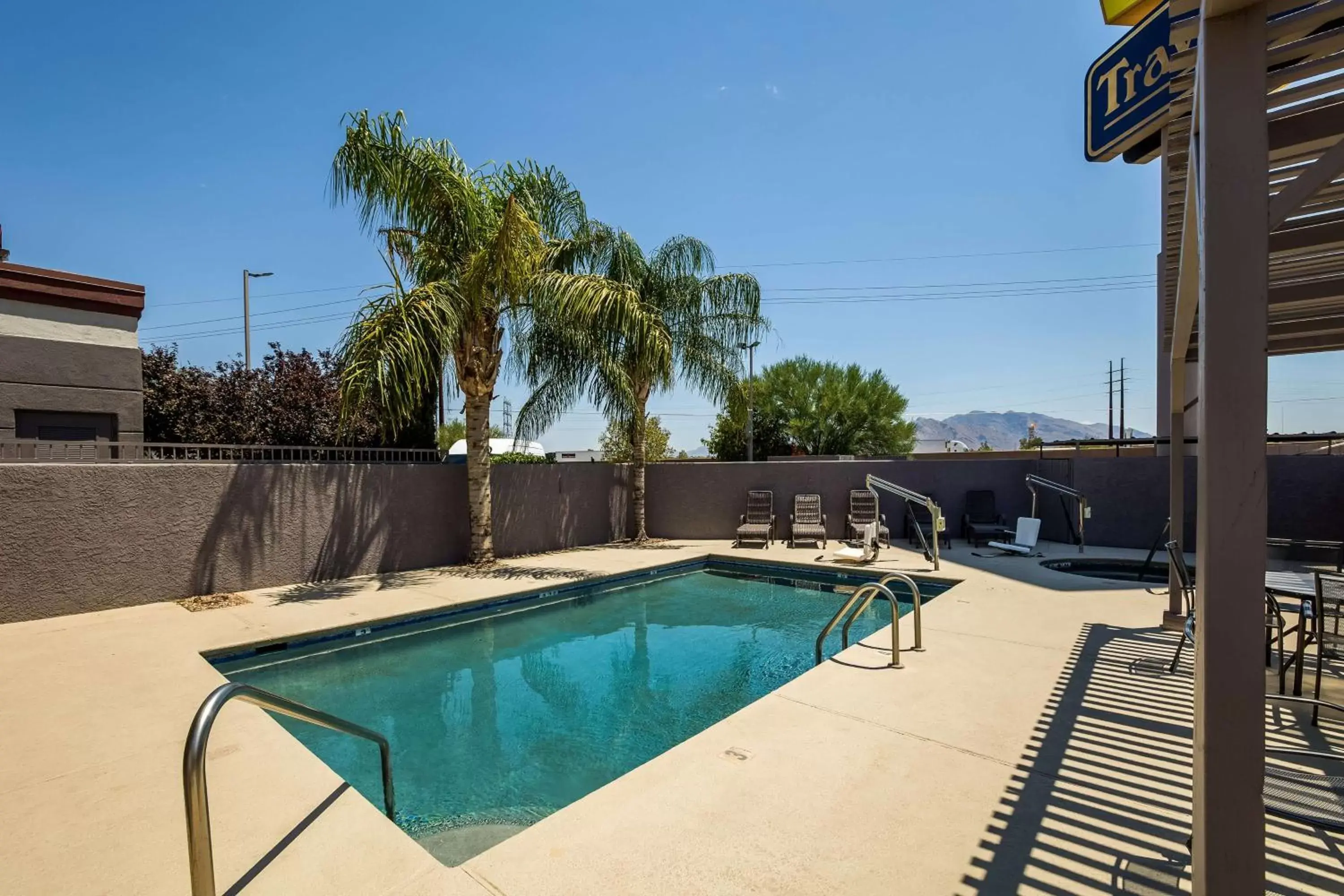 Pool view, Swimming Pool in Best Western Gold Poppy Inn