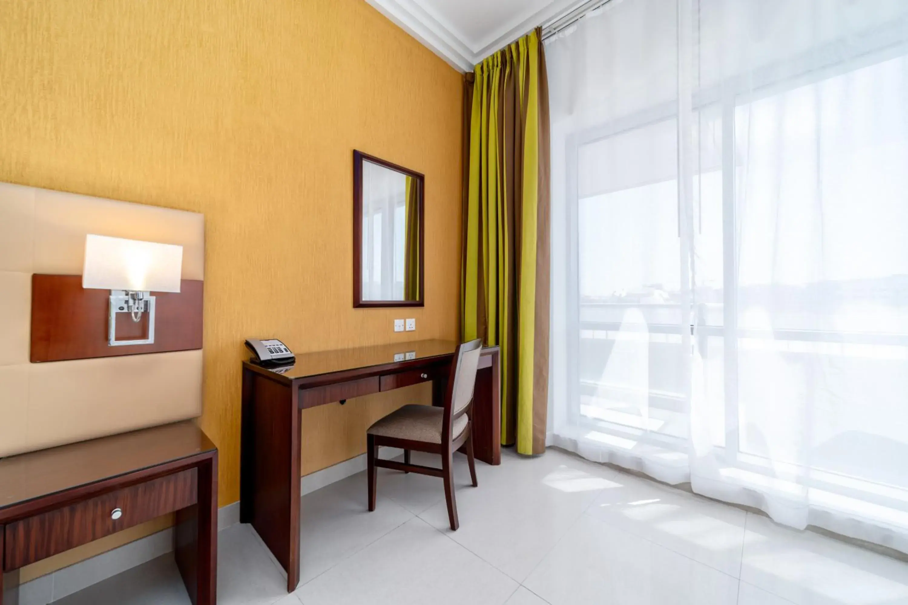 Bedroom, TV/Entertainment Center in Star Metro Deira Hotel Apartments