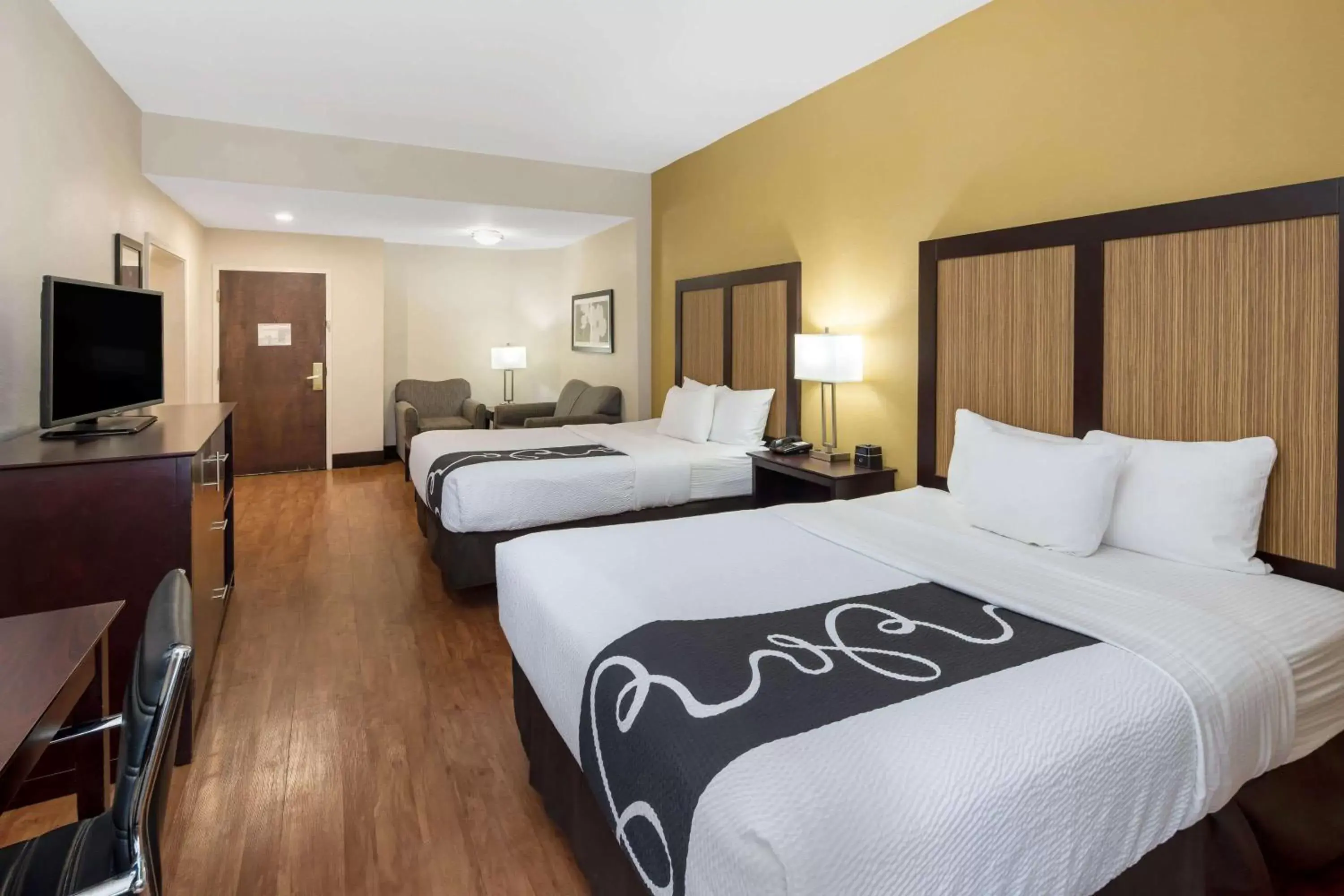 Photo of the whole room, Bed in La Quinta by Wyndham LaGrange / I-85 Photo of the whole room, Bed in La Quinta by Wyndham LaGrange / I-85