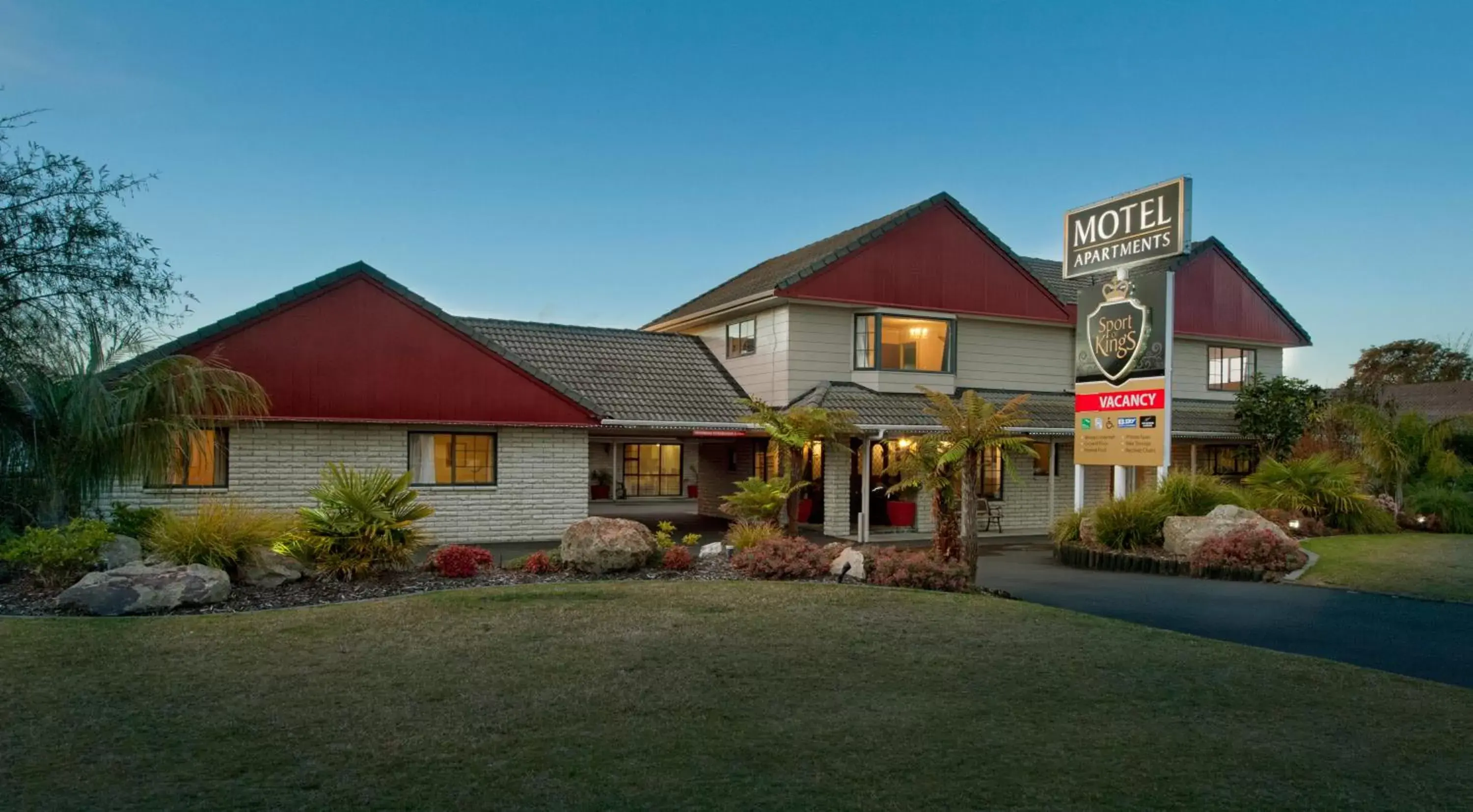 Facade/entrance, Property Building in Sport Of Kings Motel