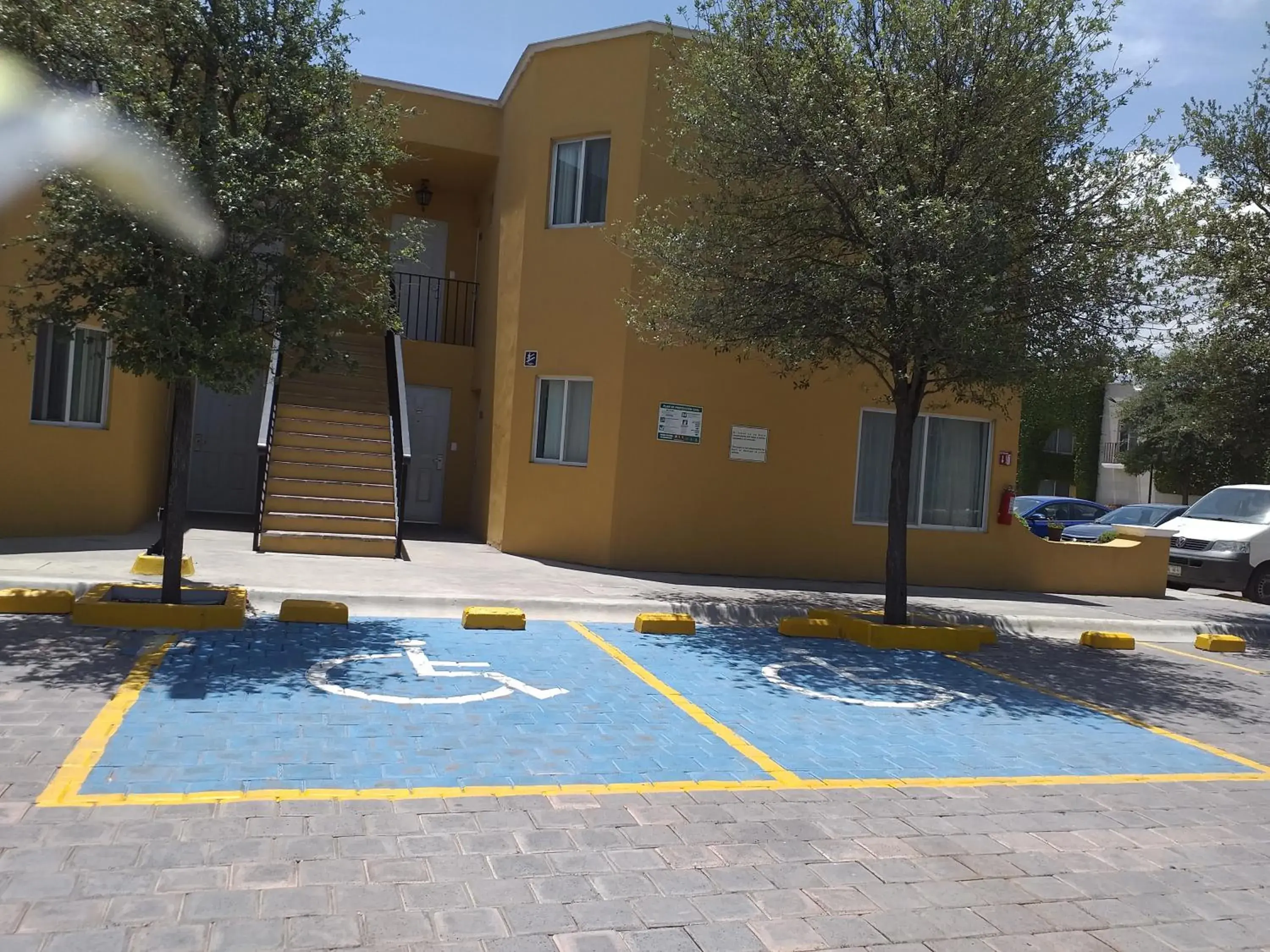 Property building, Patio/Outdoor Area in Best Western Saltillo