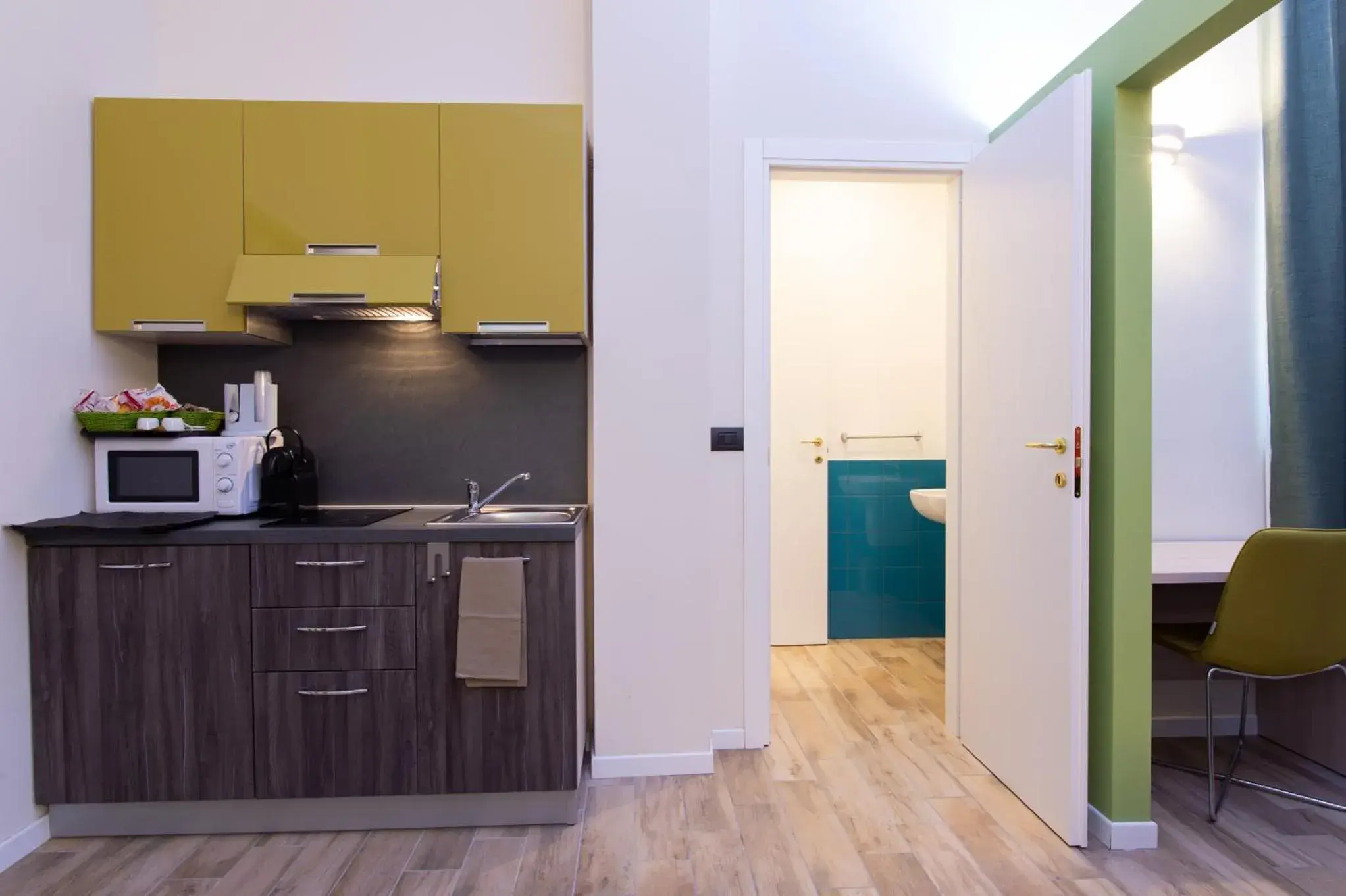 Dining area, Kitchen/Kitchenette in Aparthotel Porta Nuova