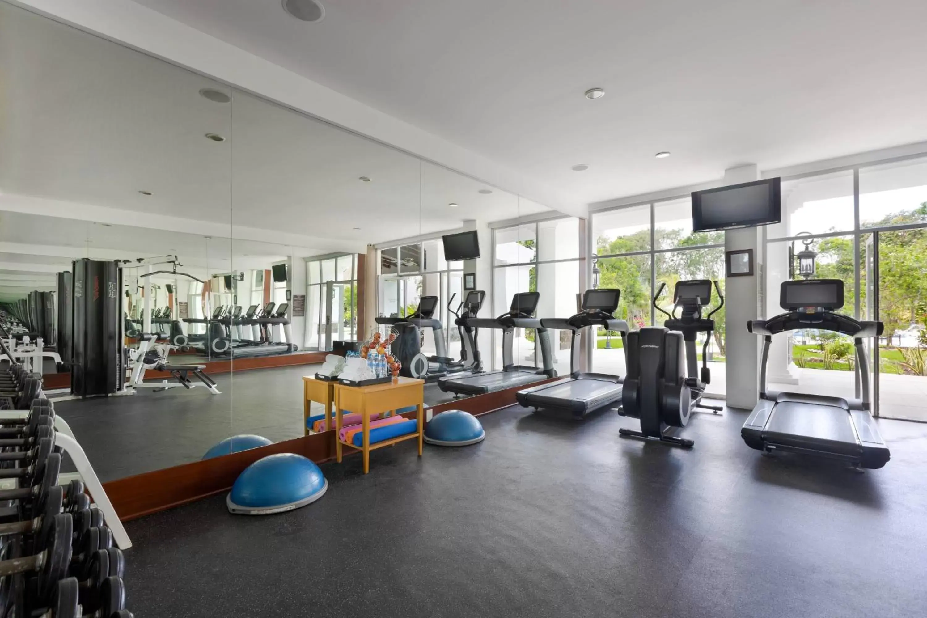 Fitness centre/facilities, Fitness Center/Facilities in Courtyard by Marriott Cancun Airport