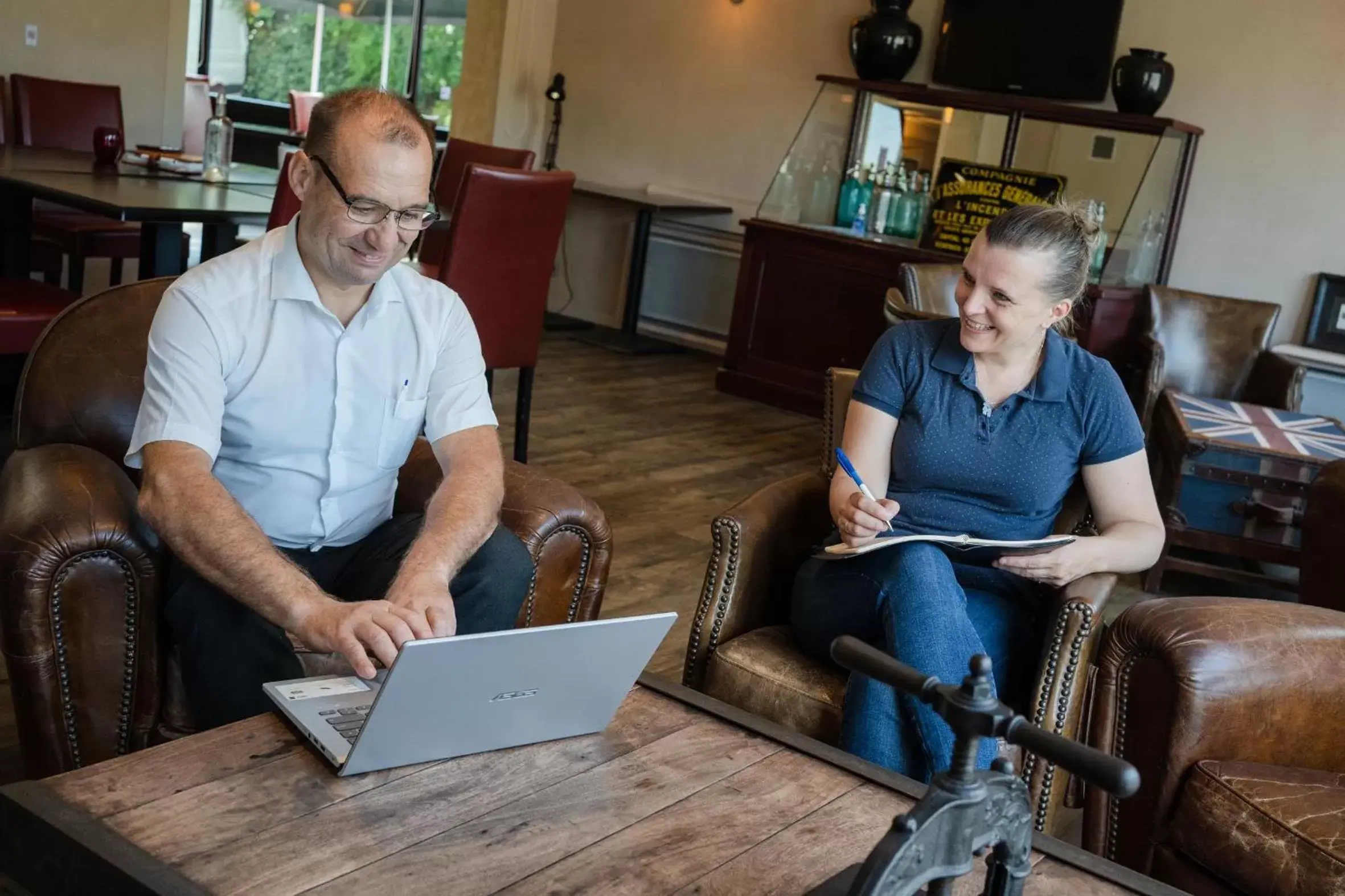 Lounge or bar in Brit Hotel Essentiel Cholet Lounge or bar in Brit Hotel Essentiel Cholet