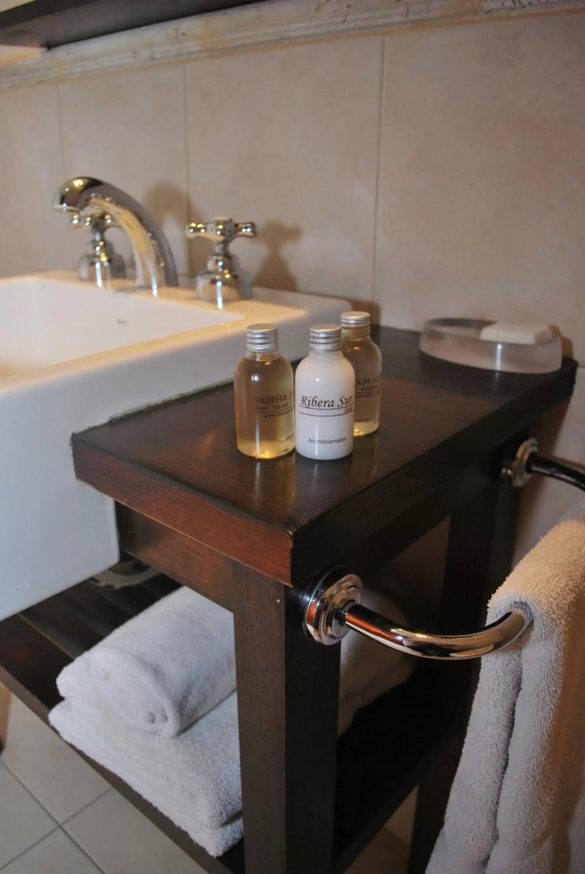 Photo of the whole room, Bathroom in Ribera Sur Hotel