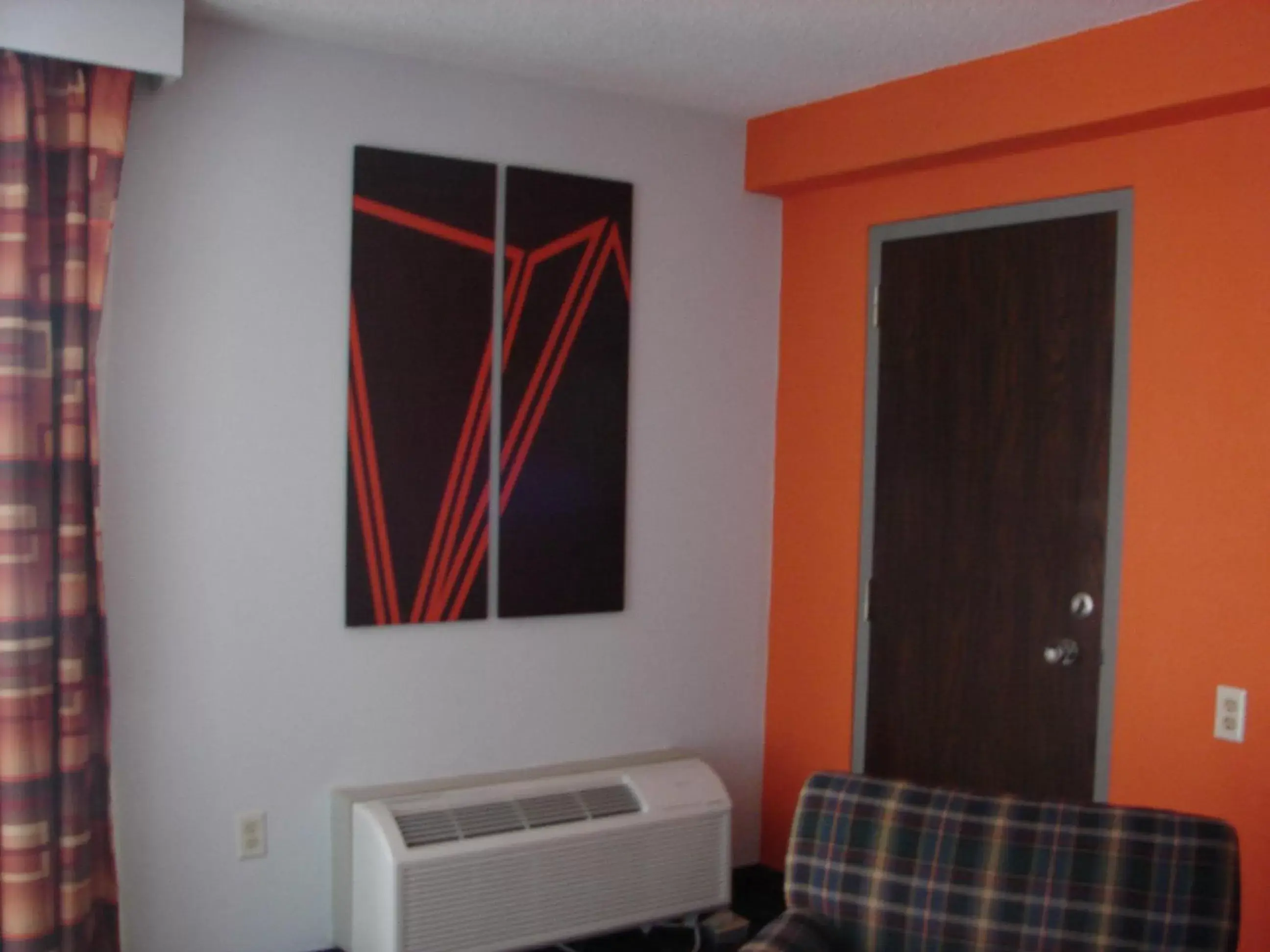 Seating area, TV/Entertainment Center in Howard Johnson by Wyndham Lexington