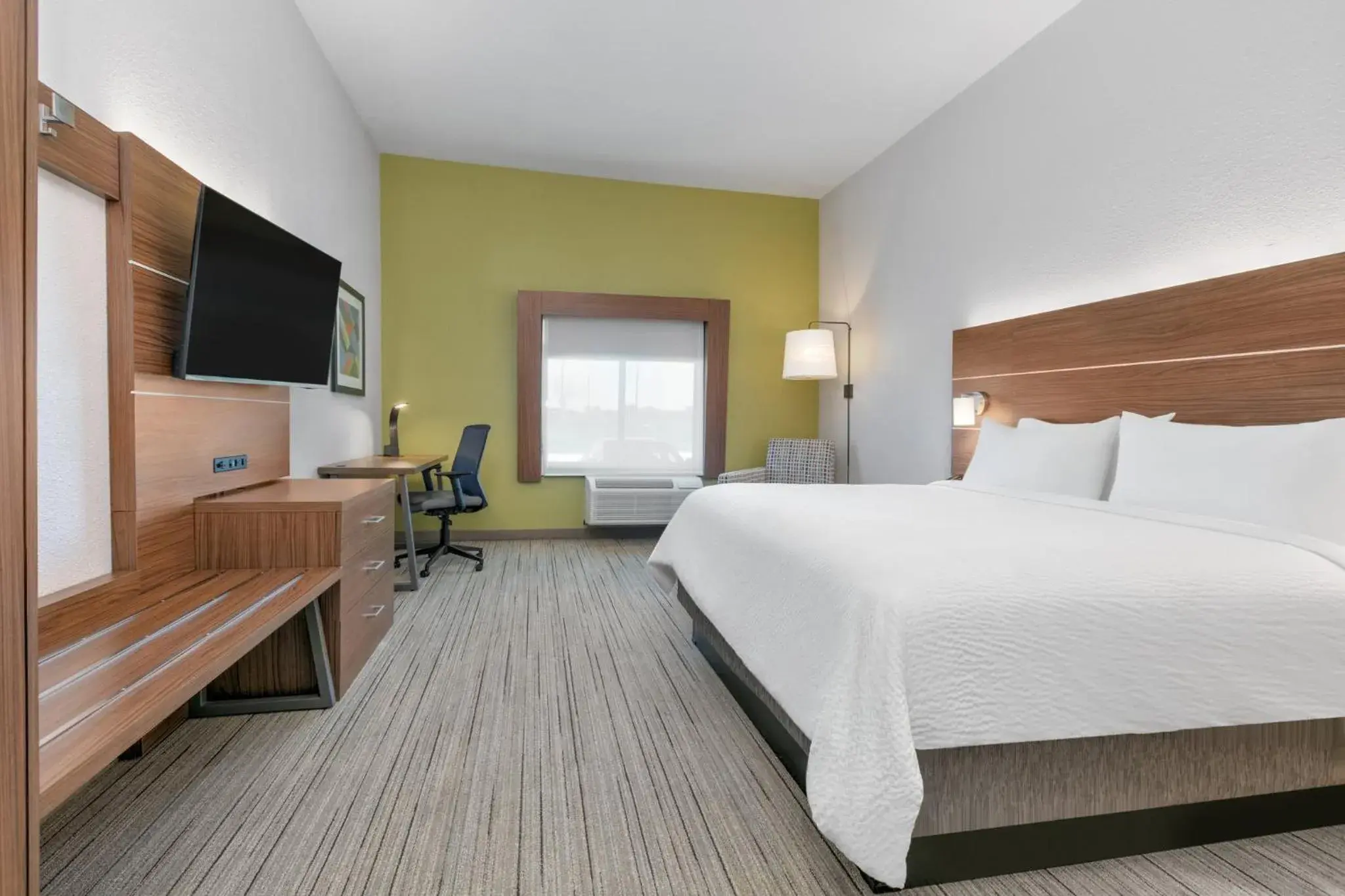 Photo of the whole room, Bed in Holiday Inn Express - San Antonio East I-10 , an IHG Hotel