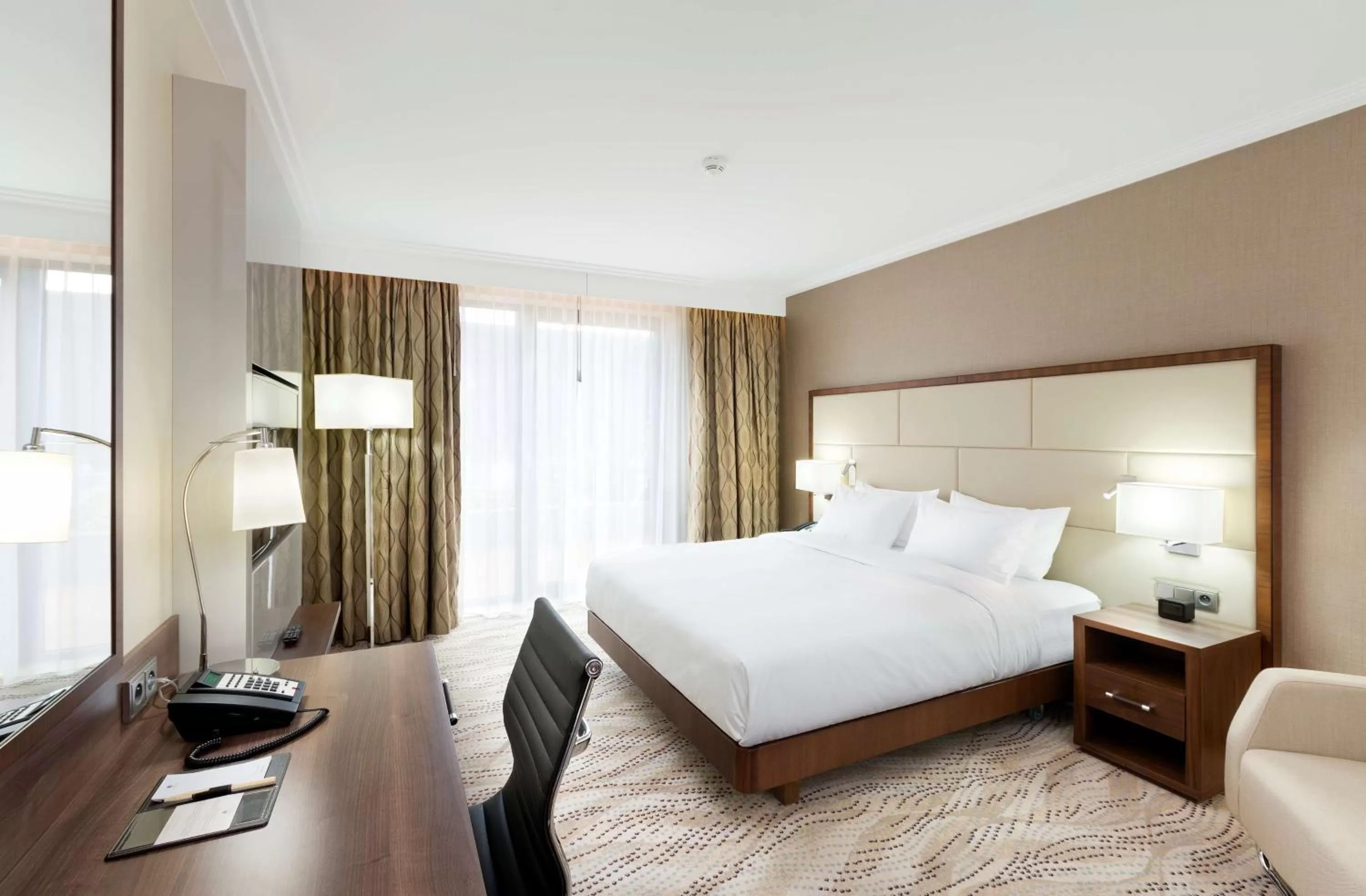 Bed in DoubleTree by Hilton Hotel & Conference Centre Warsaw