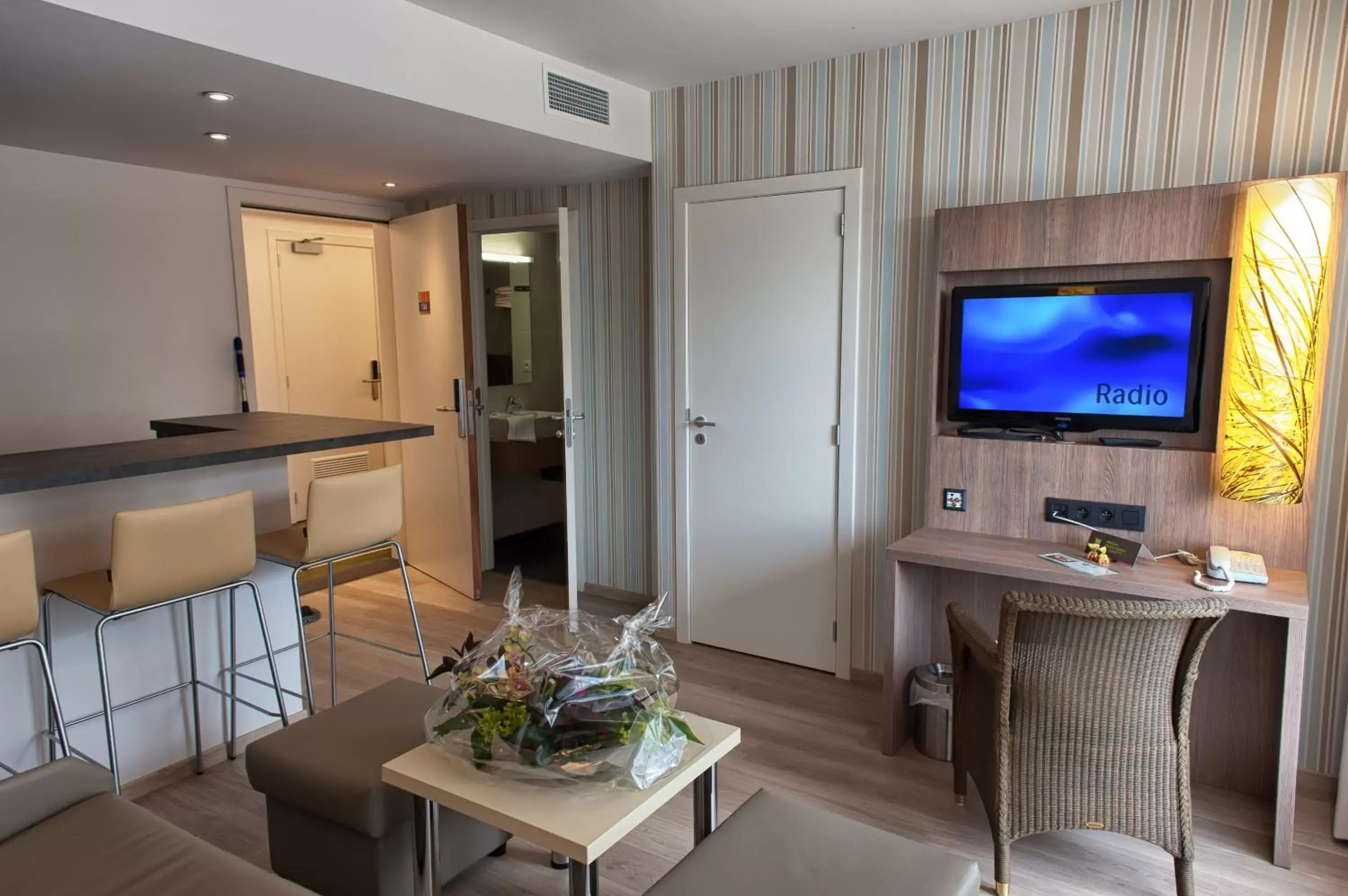 Communal lounge/ TV room, TV/Entertainment Center in ibis Styles Zeebrugge