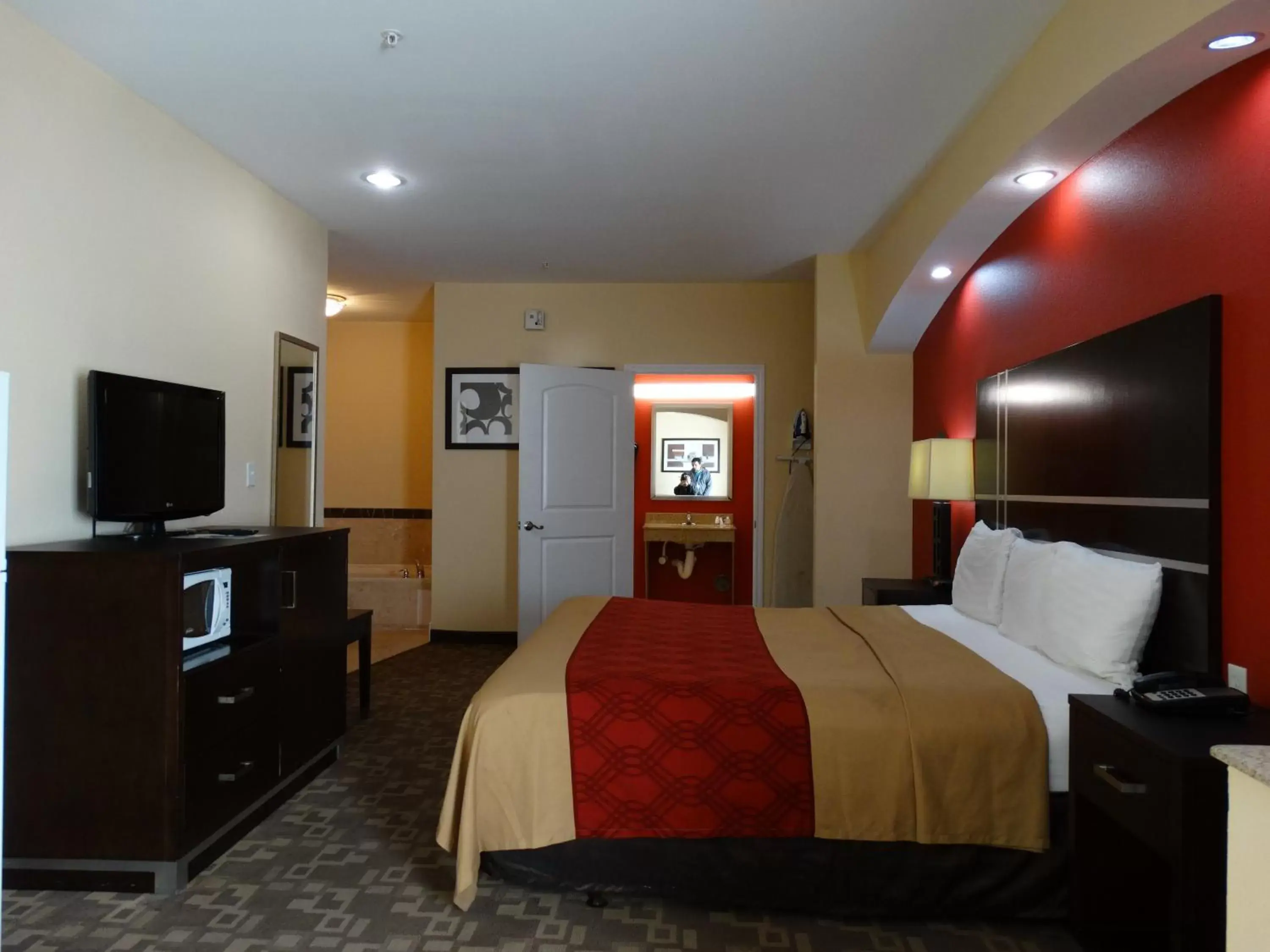 King Suite with Spa Bath in Regency Inn & Suites - Baytown