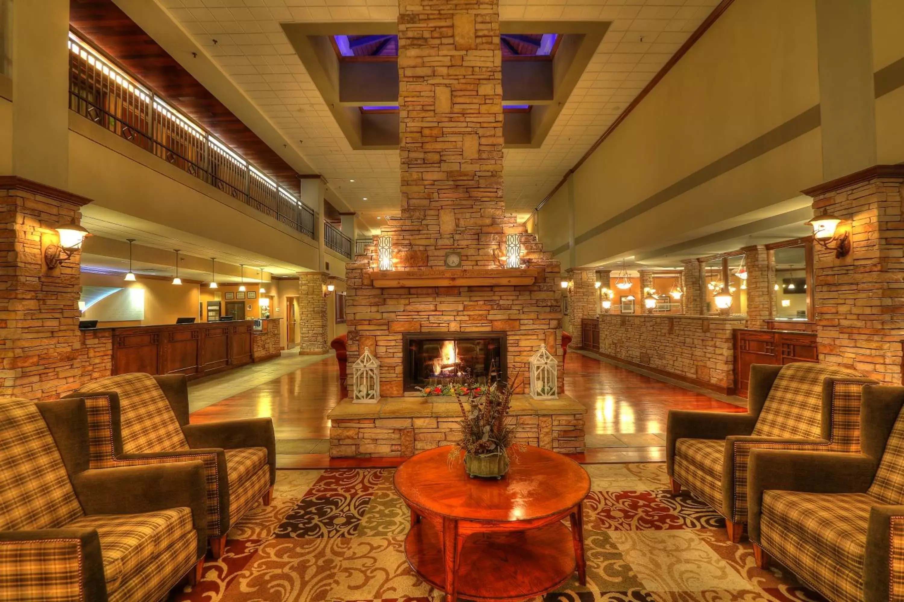 Lobby or reception, Lounge/Bar in The Ramsey Hotel and Convention Center